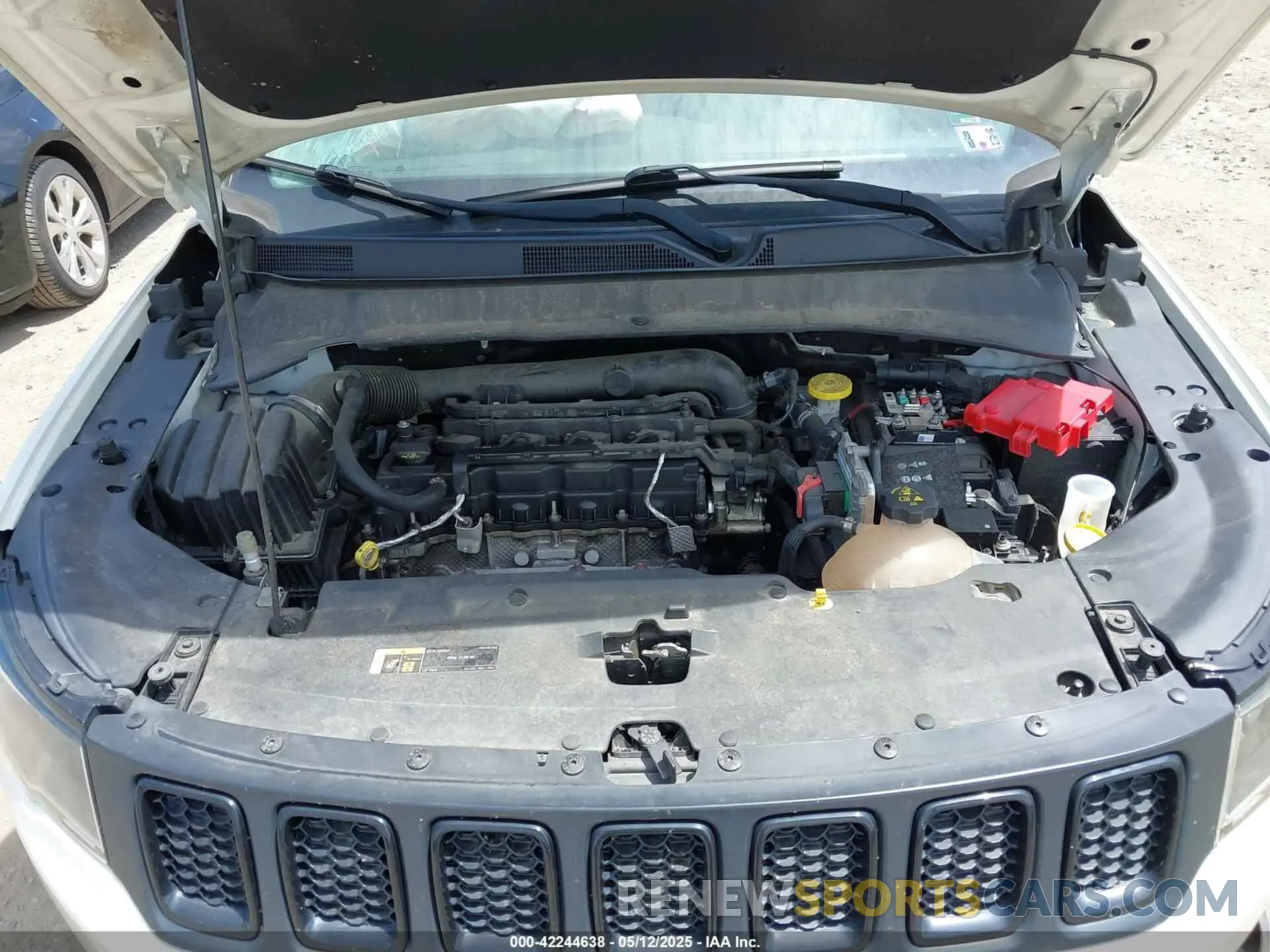 10 Photograph of a damaged car 3C4NJDBB1KT629829 JEEP COMPASS 2019