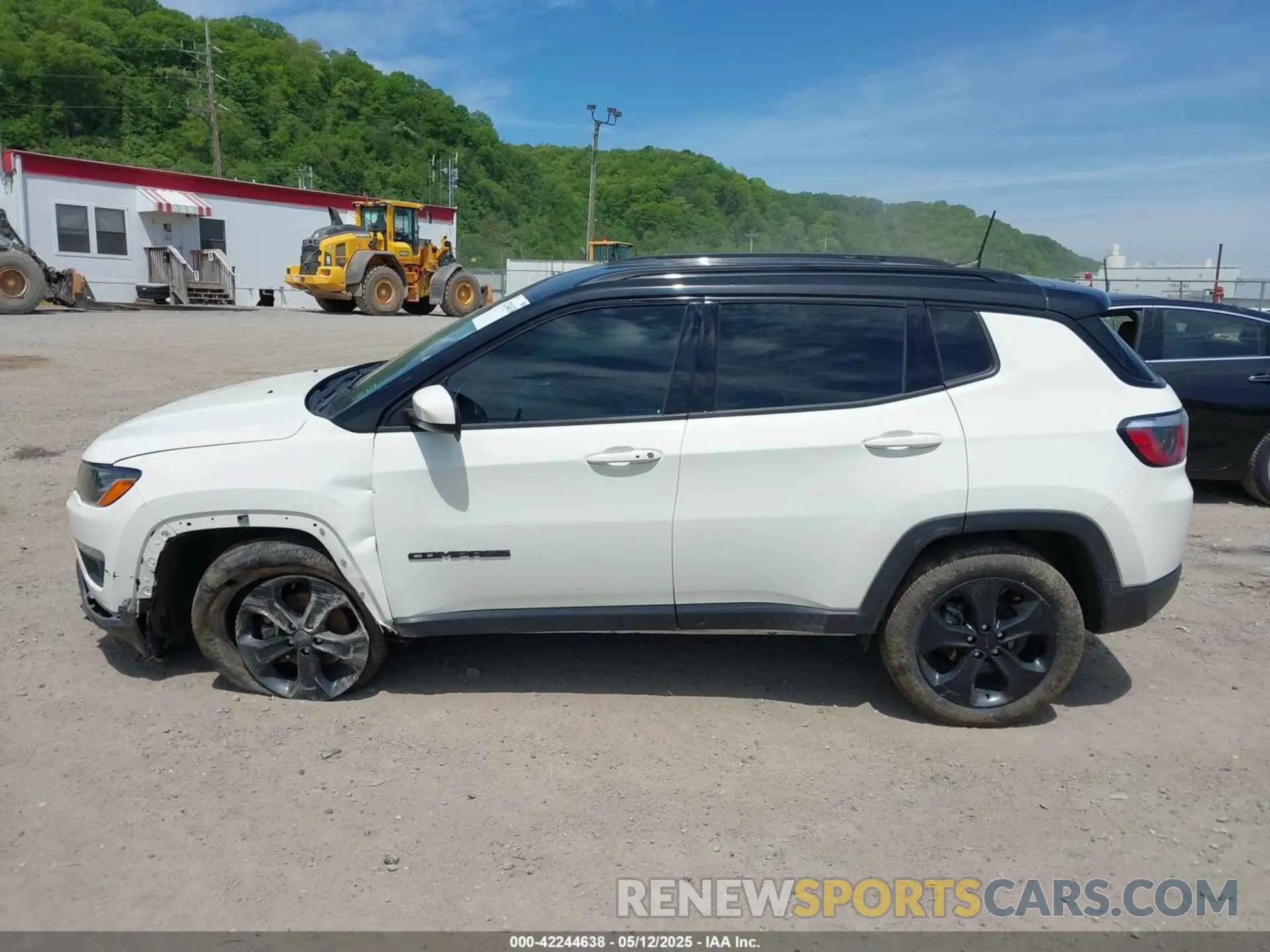 14 Photograph of a damaged car 3C4NJDBB1KT629829 JEEP COMPASS 2019