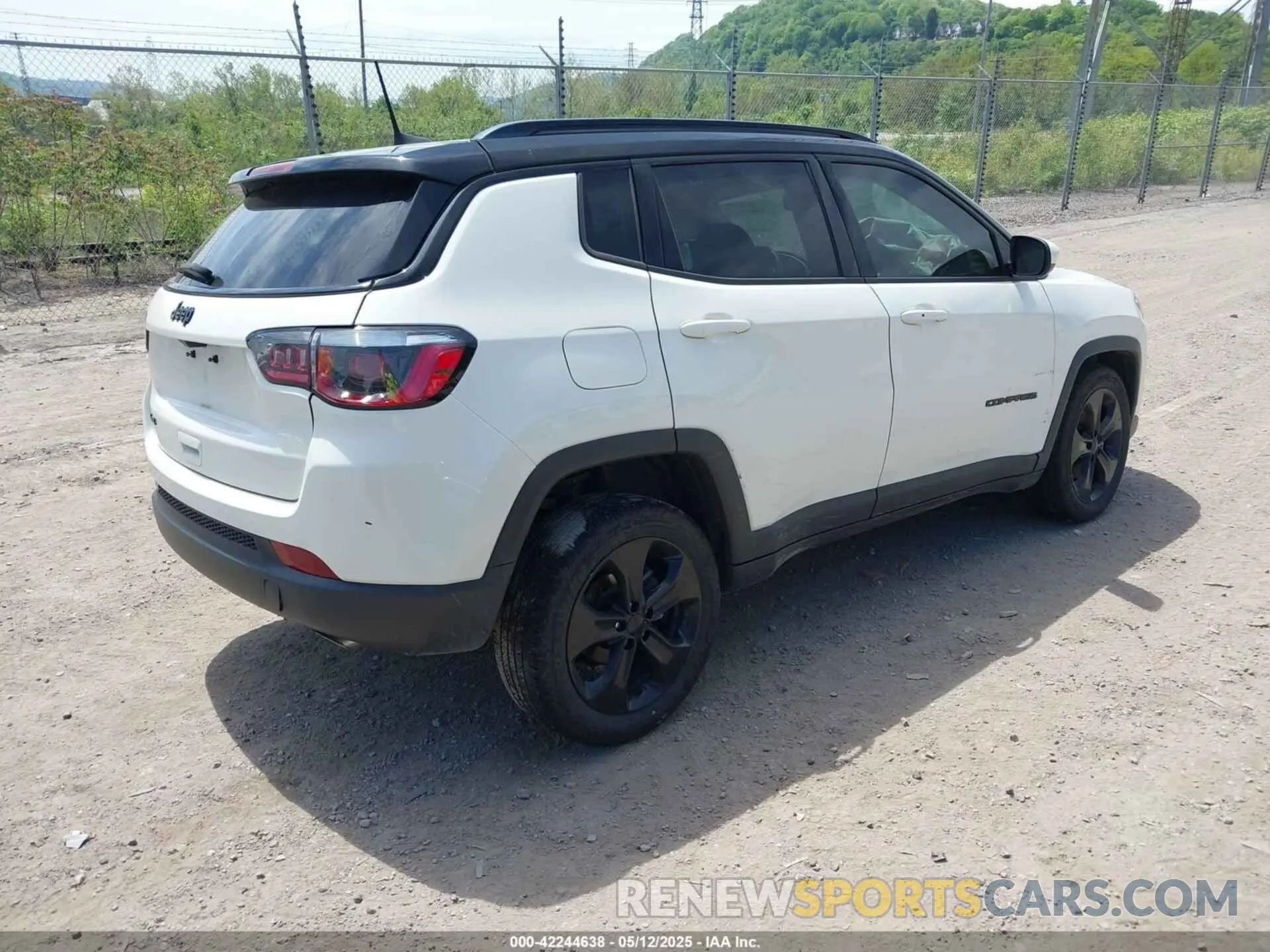 4 Photograph of a damaged car 3C4NJDBB1KT629829 JEEP COMPASS 2019
