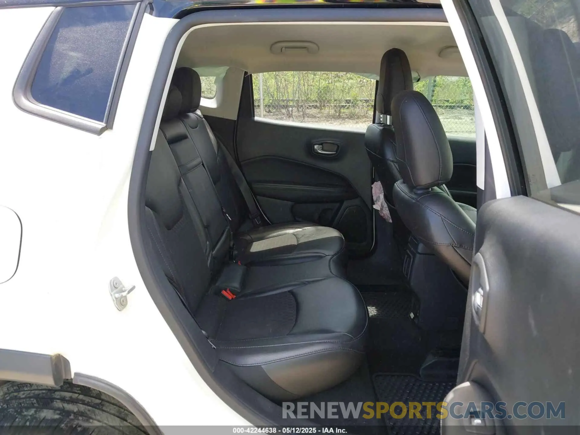 8 Photograph of a damaged car 3C4NJDBB1KT629829 JEEP COMPASS 2019