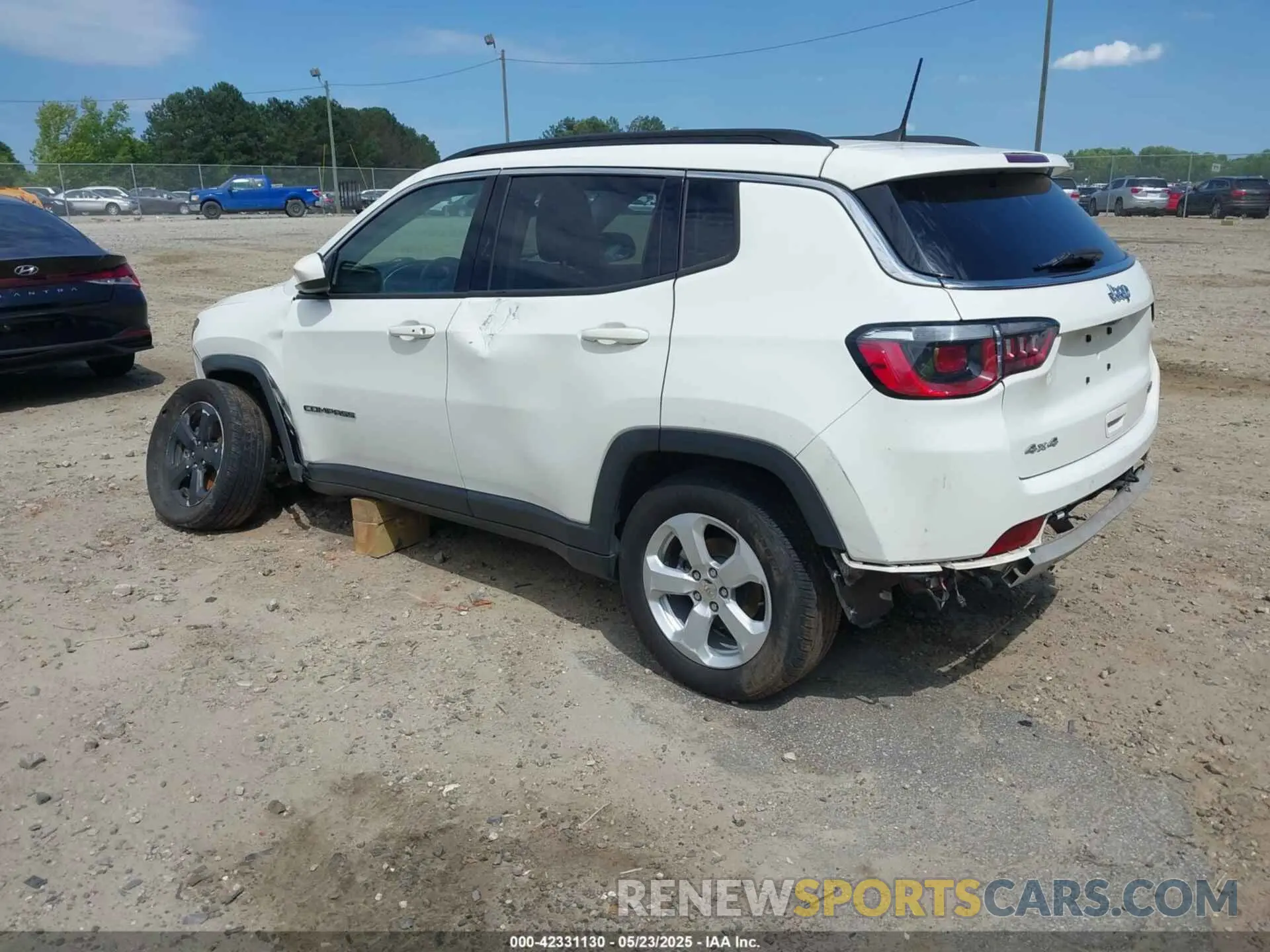 3 Photograph of a damaged car 3C4NJDBB1KT639082 JEEP COMPASS 2019