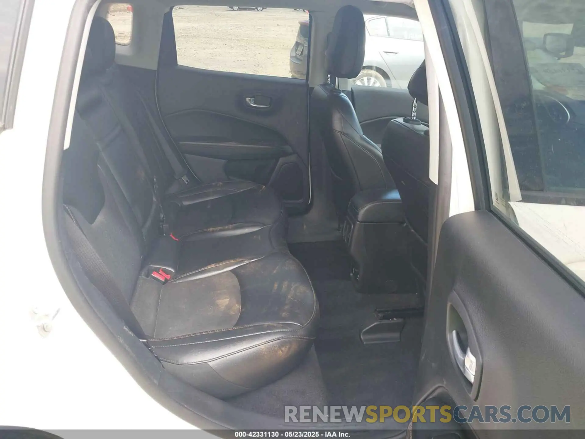 8 Photograph of a damaged car 3C4NJDBB1KT639082 JEEP COMPASS 2019