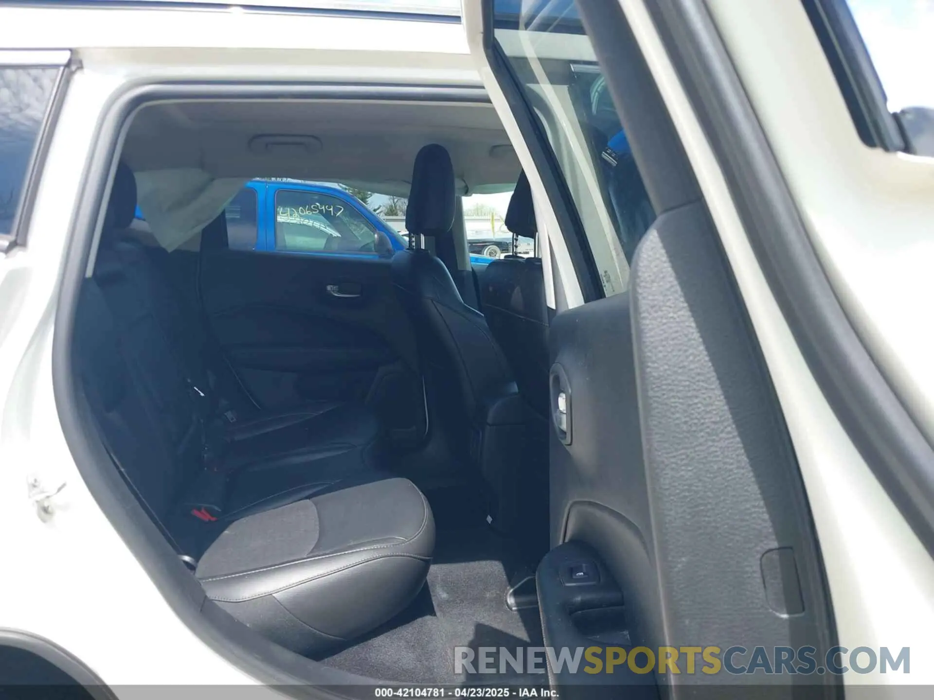 8 Фотография поврежденного автомобиля 3C4NJDBB1KT792223 JEEP COMPASS 2019