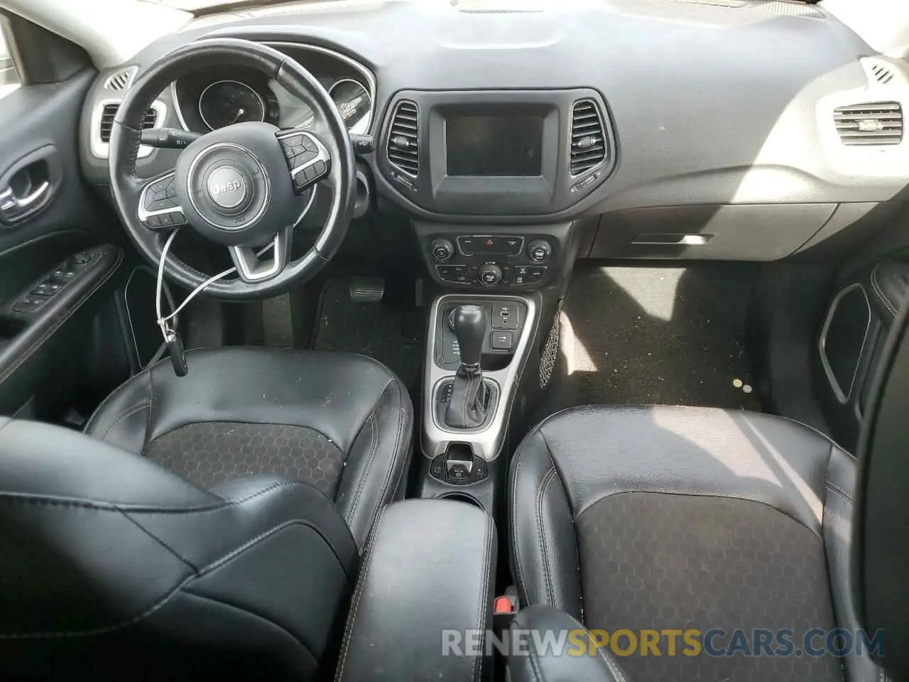 8 Photograph of a damaged car 3C4NJDBB1KT850900 JEEP COMPASS 2019