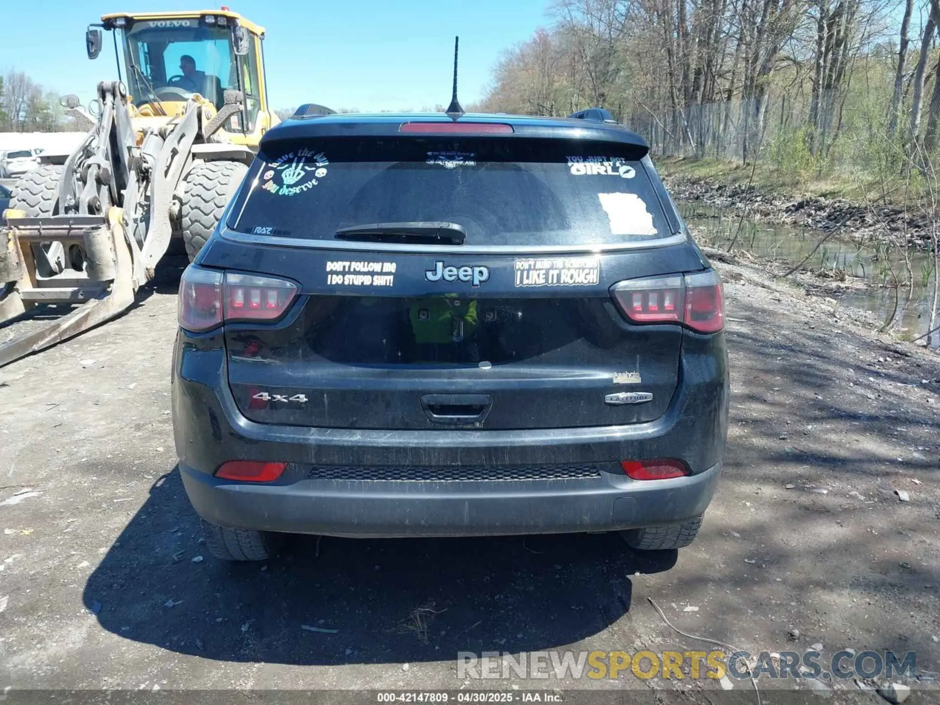15 Photograph of a damaged car 3C4NJDBB2KT593620 JEEP COMPASS 2019