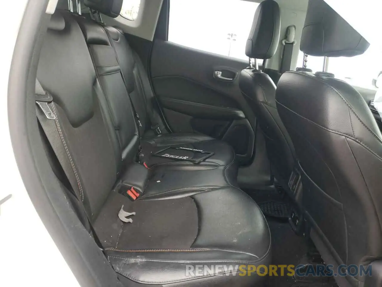 11 Photograph of a damaged car 3C4NJDBB2KT600968 JEEP COMPASS 2019