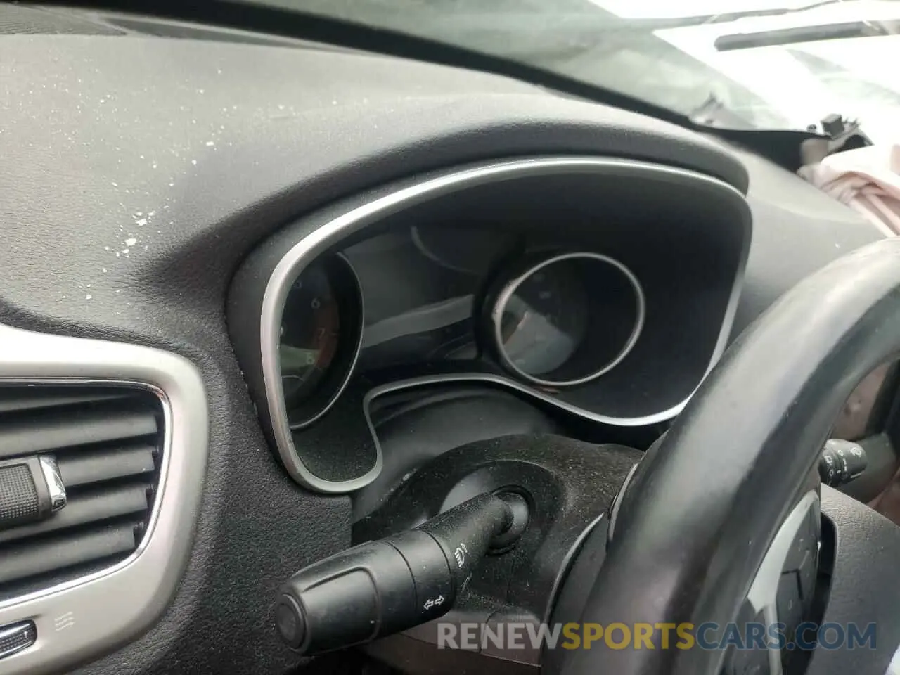 9 Photograph of a damaged car 3C4NJDBB2KT600968 JEEP COMPASS 2019