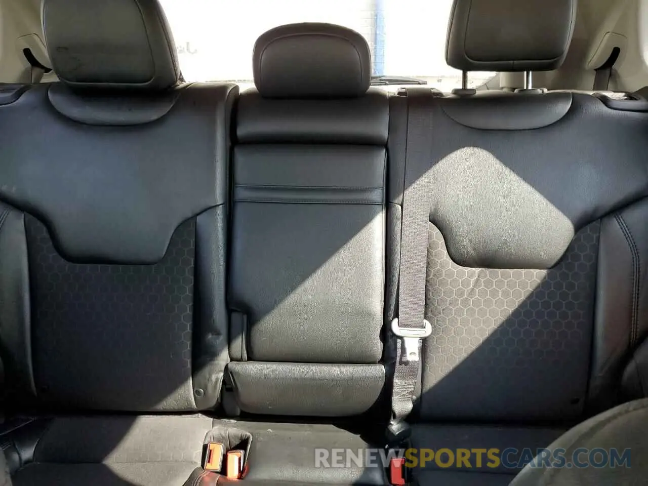 10 Photograph of a damaged car 3C4NJDBB2KT621111 JEEP COMPASS 2019