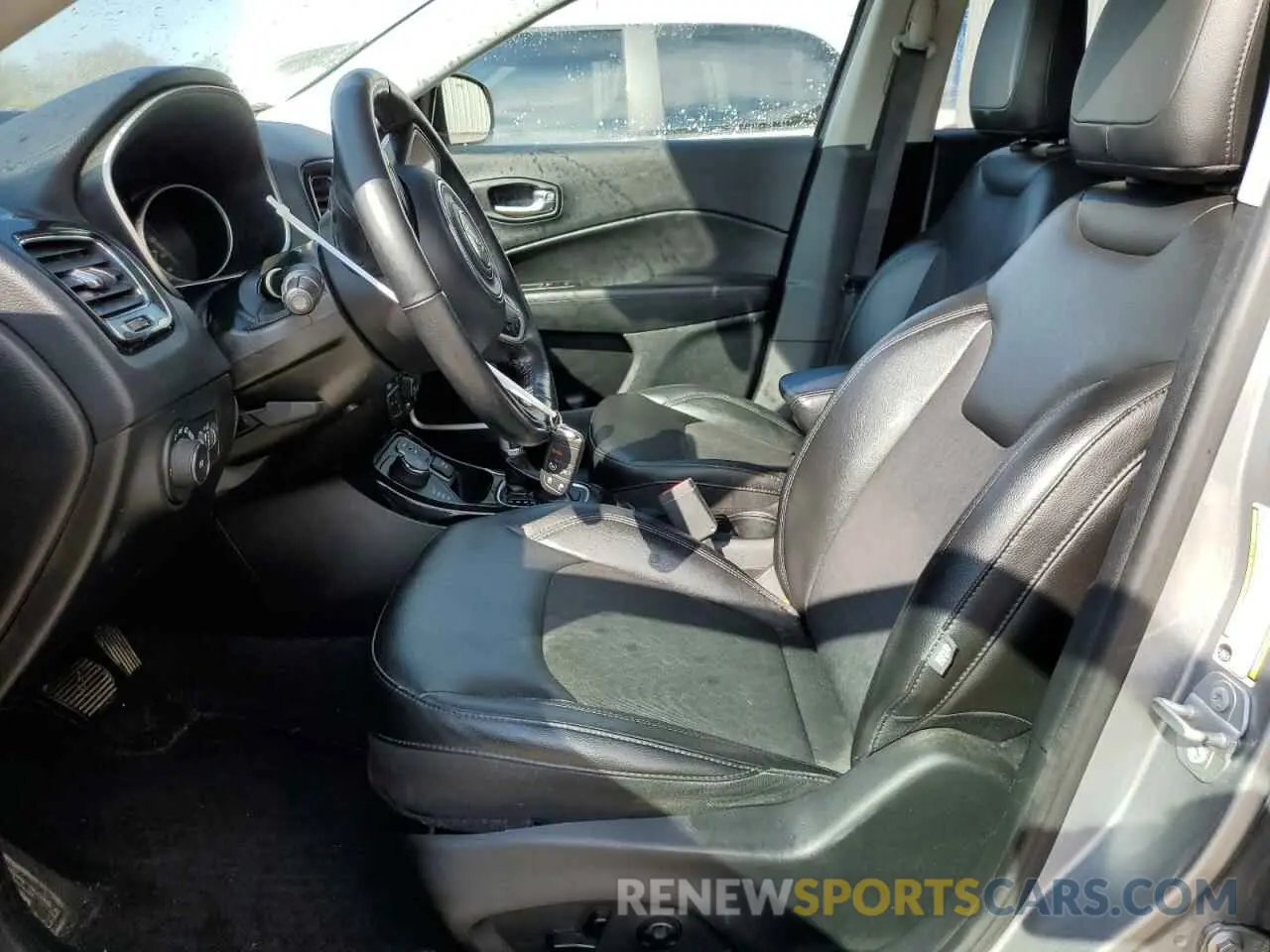 7 Photograph of a damaged car 3C4NJDBB2KT621111 JEEP COMPASS 2019