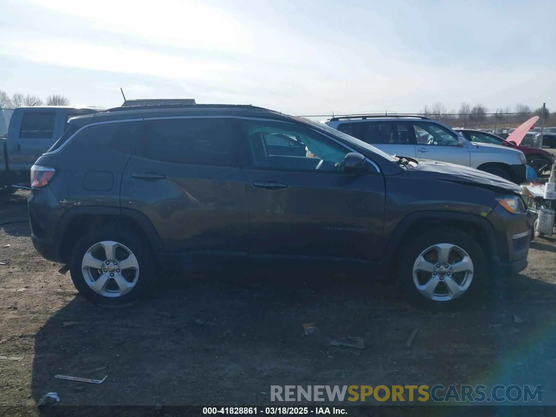 14 Photograph of a damaged car 3C4NJDBB2KT760879 JEEP COMPASS 2019