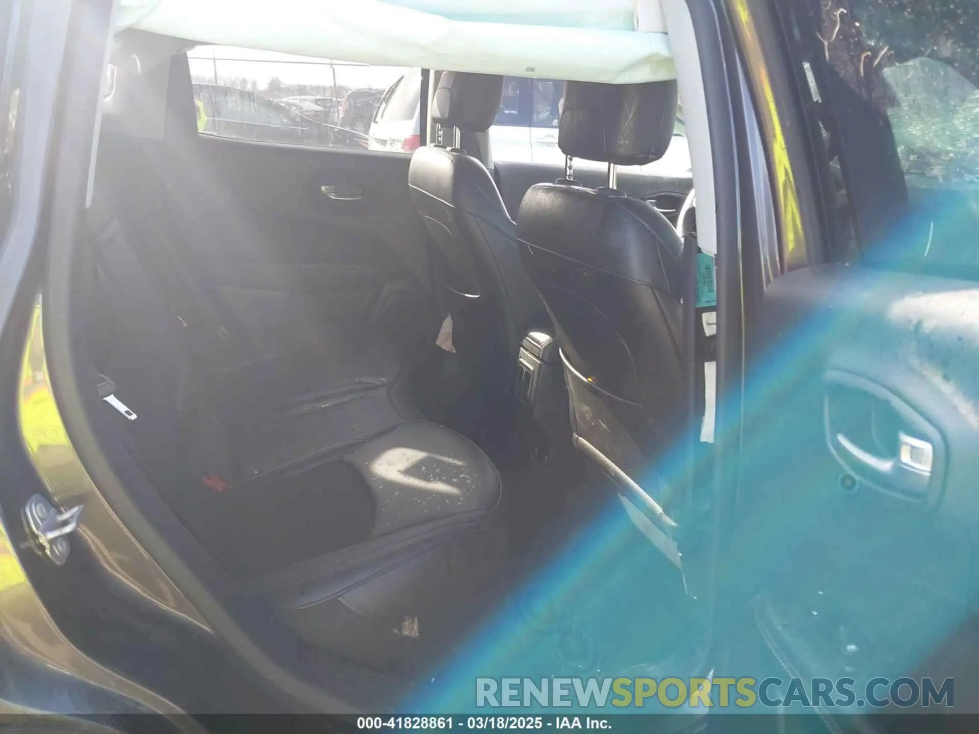 8 Photograph of a damaged car 3C4NJDBB2KT760879 JEEP COMPASS 2019