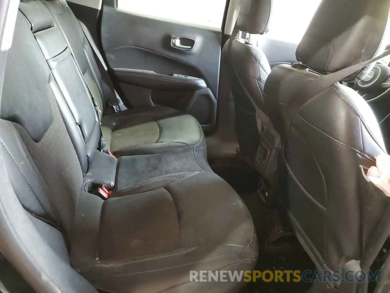 10 Photograph of a damaged car 3C4NJDBB2KT786690 JEEP COMPASS 2019