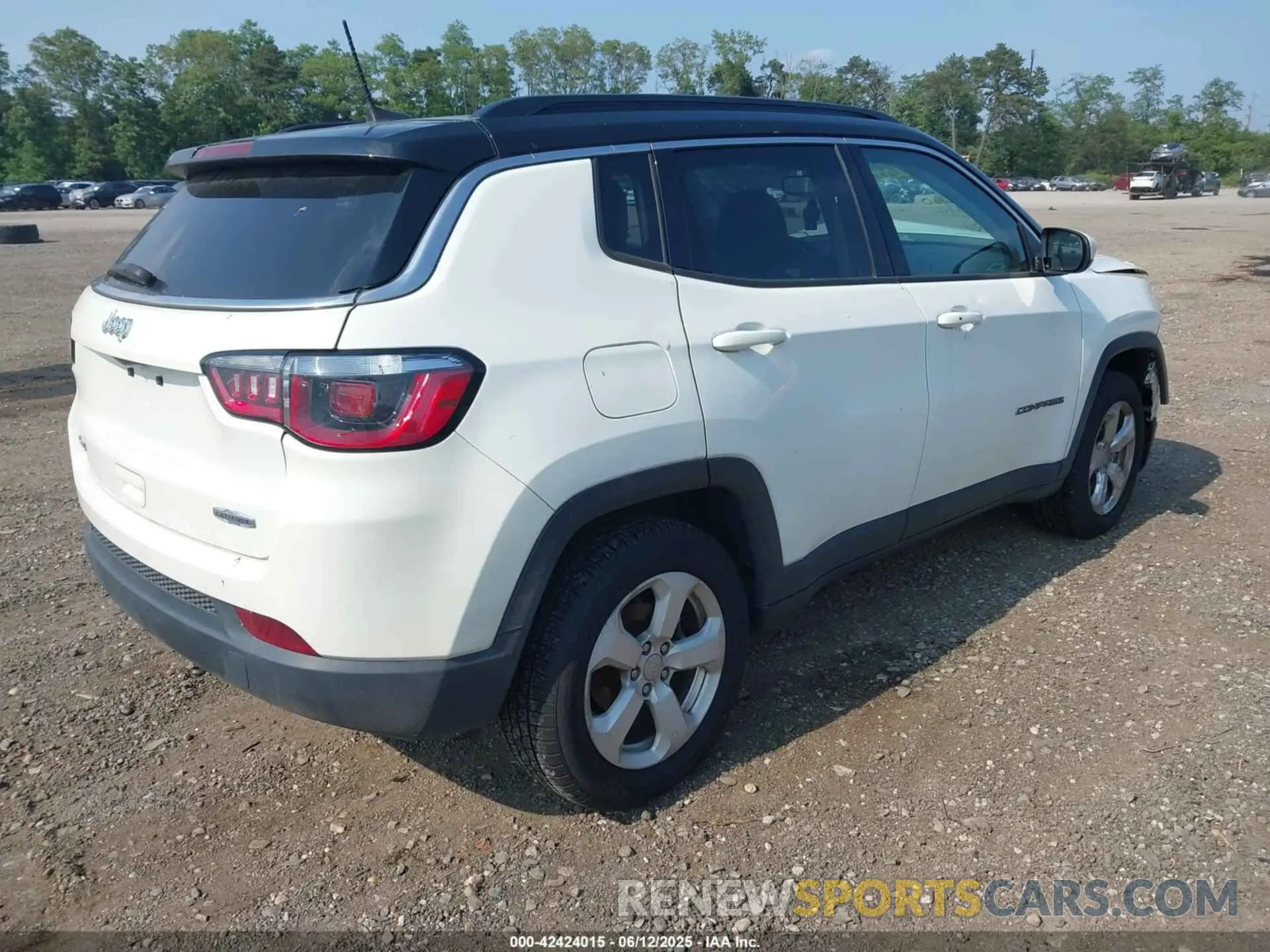 4 Photograph of a damaged car 3C4NJDBB2KT792196 JEEP COMPASS 2019