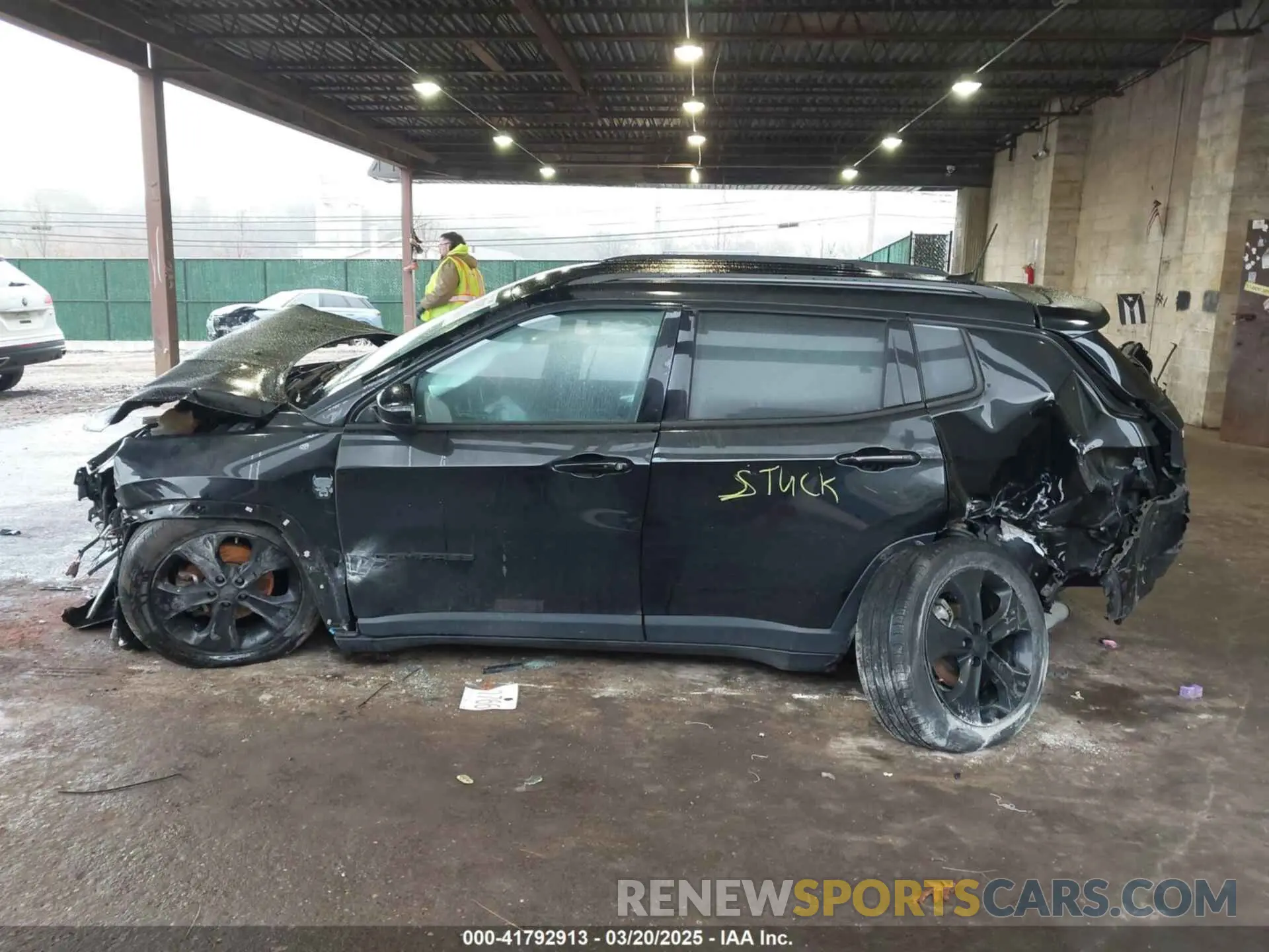 15 Photograph of a damaged car 3C4NJDBB2KT839193 JEEP COMPASS 2019