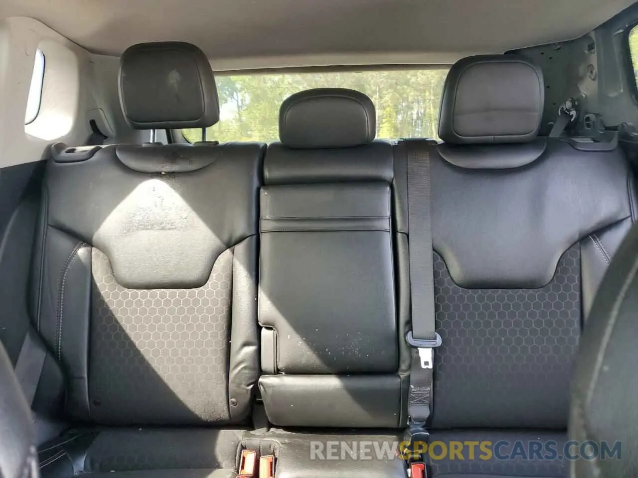 10 Photograph of a damaged car 3C4NJDBB3KT601272 JEEP COMPASS 2019