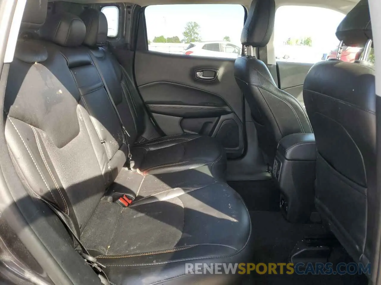 12 Photograph of a damaged car 3C4NJDBB3KT601272 JEEP COMPASS 2019