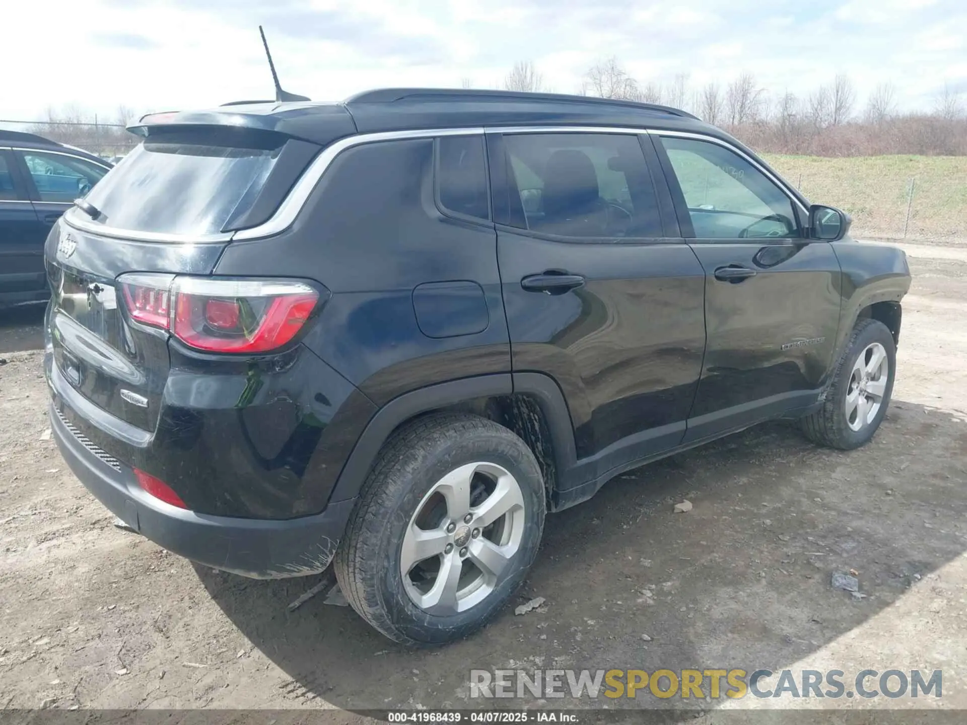 4 Photograph of a damaged car 3C4NJDBB3KT654330 JEEP COMPASS 2019