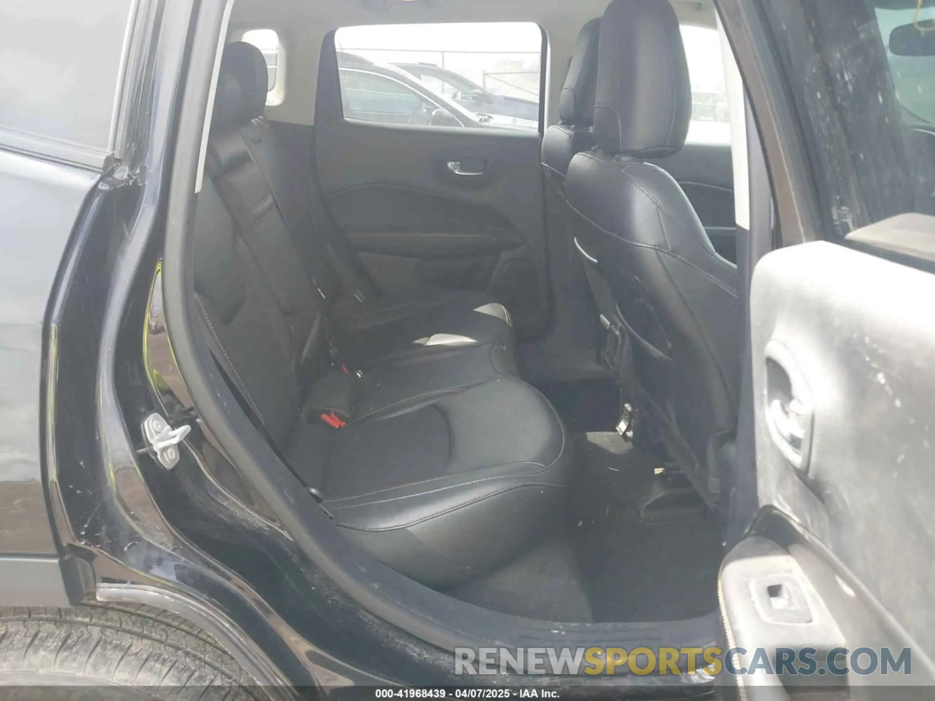 8 Photograph of a damaged car 3C4NJDBB3KT654330 JEEP COMPASS 2019