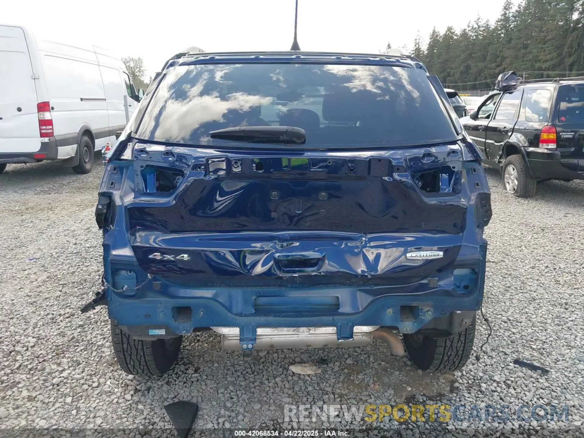 17 Фотография поврежденного автомобиля 3C4NJDBB3KT846931 JEEP COMPASS 2019
