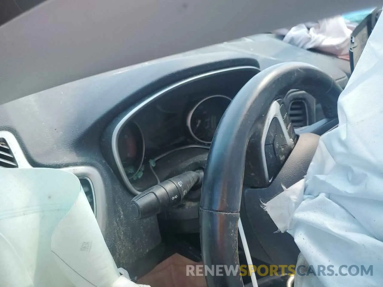 9 Photograph of a damaged car 3C4NJDBB5KT675311 JEEP COMPASS 2019