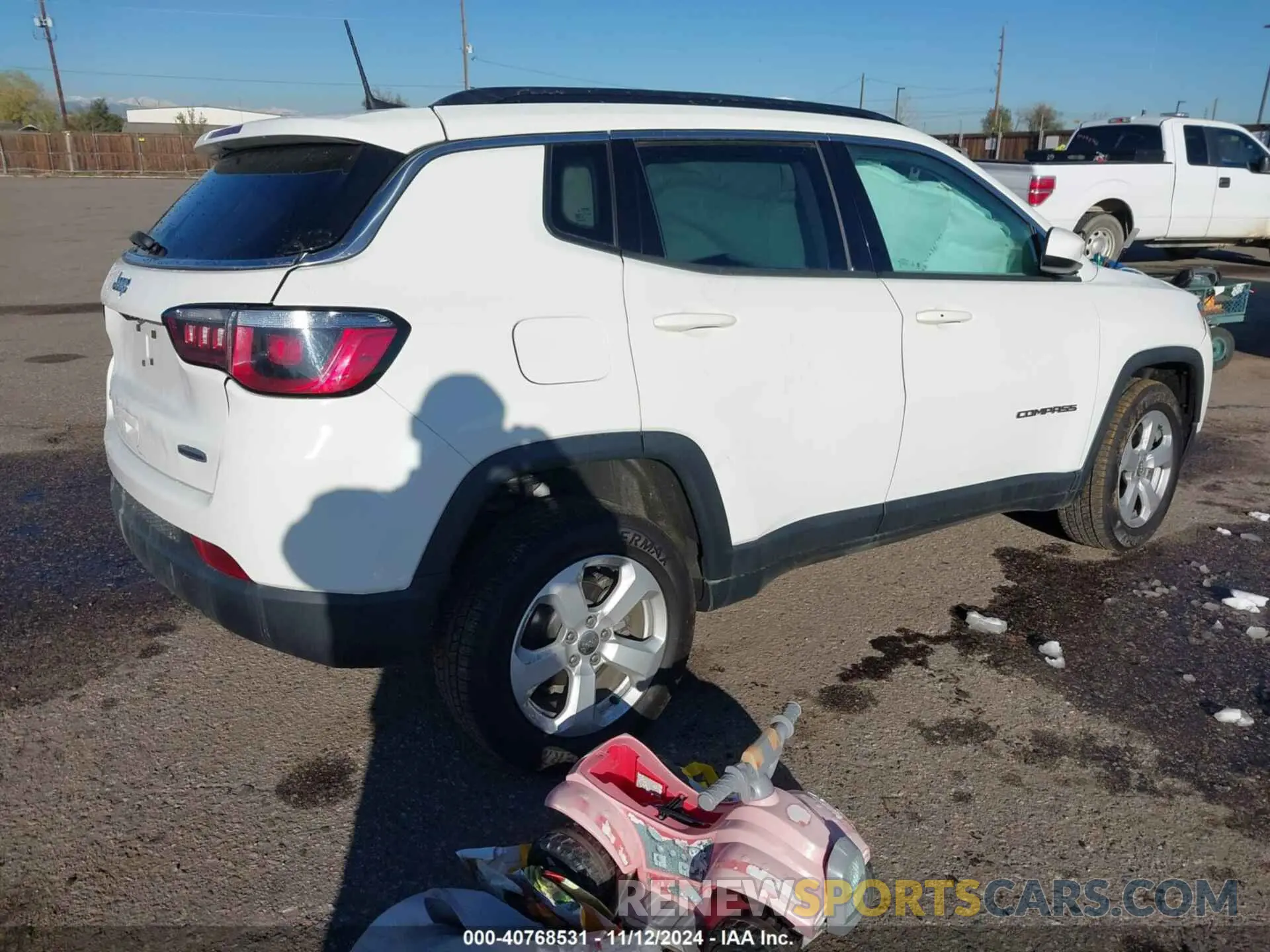 4 Photograph of a damaged car 3C4NJDBB5KT704564 JEEP COMPASS 2019