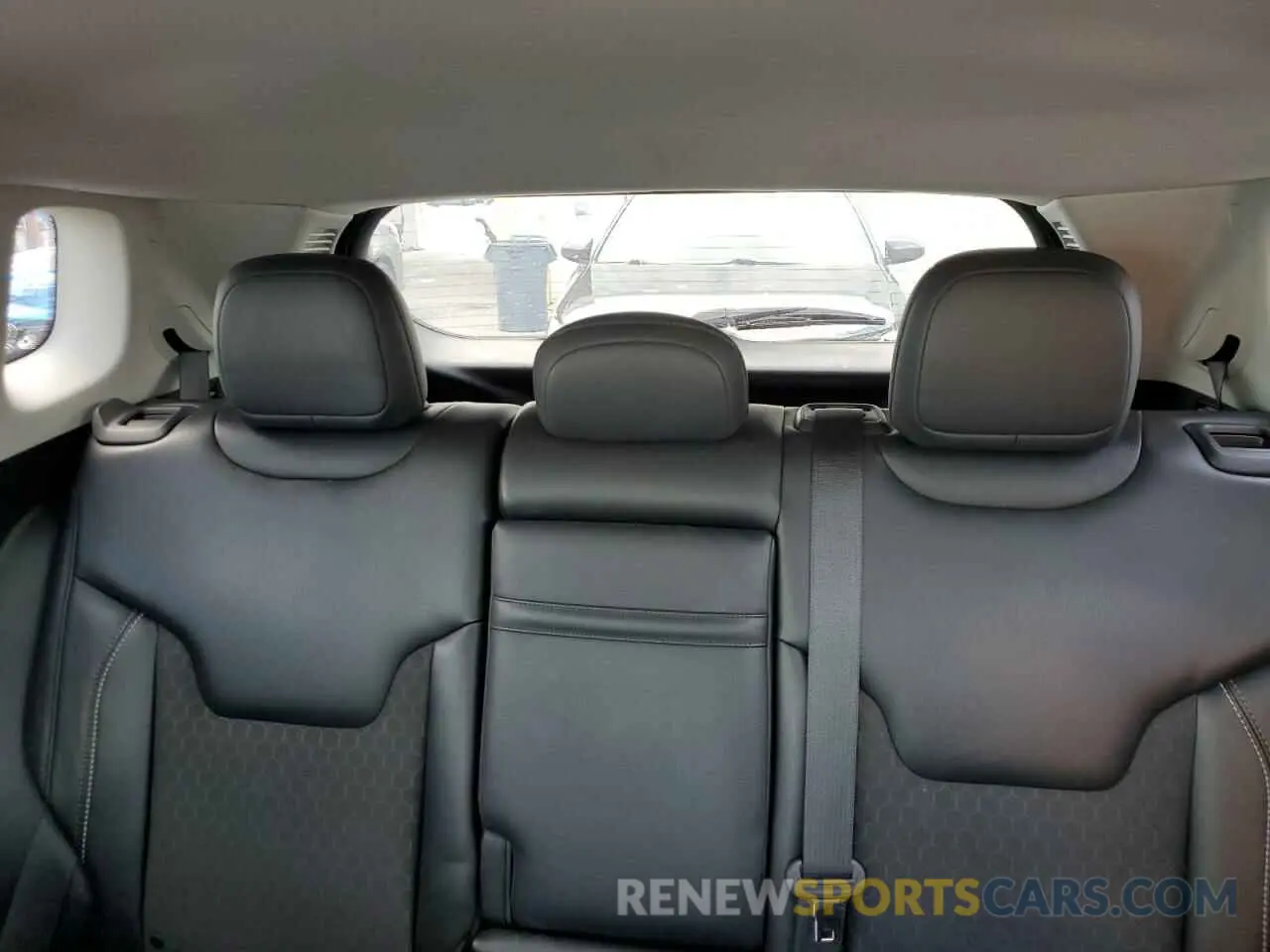 10 Photograph of a damaged car 3C4NJDBB6KT650403 JEEP COMPASS 2019