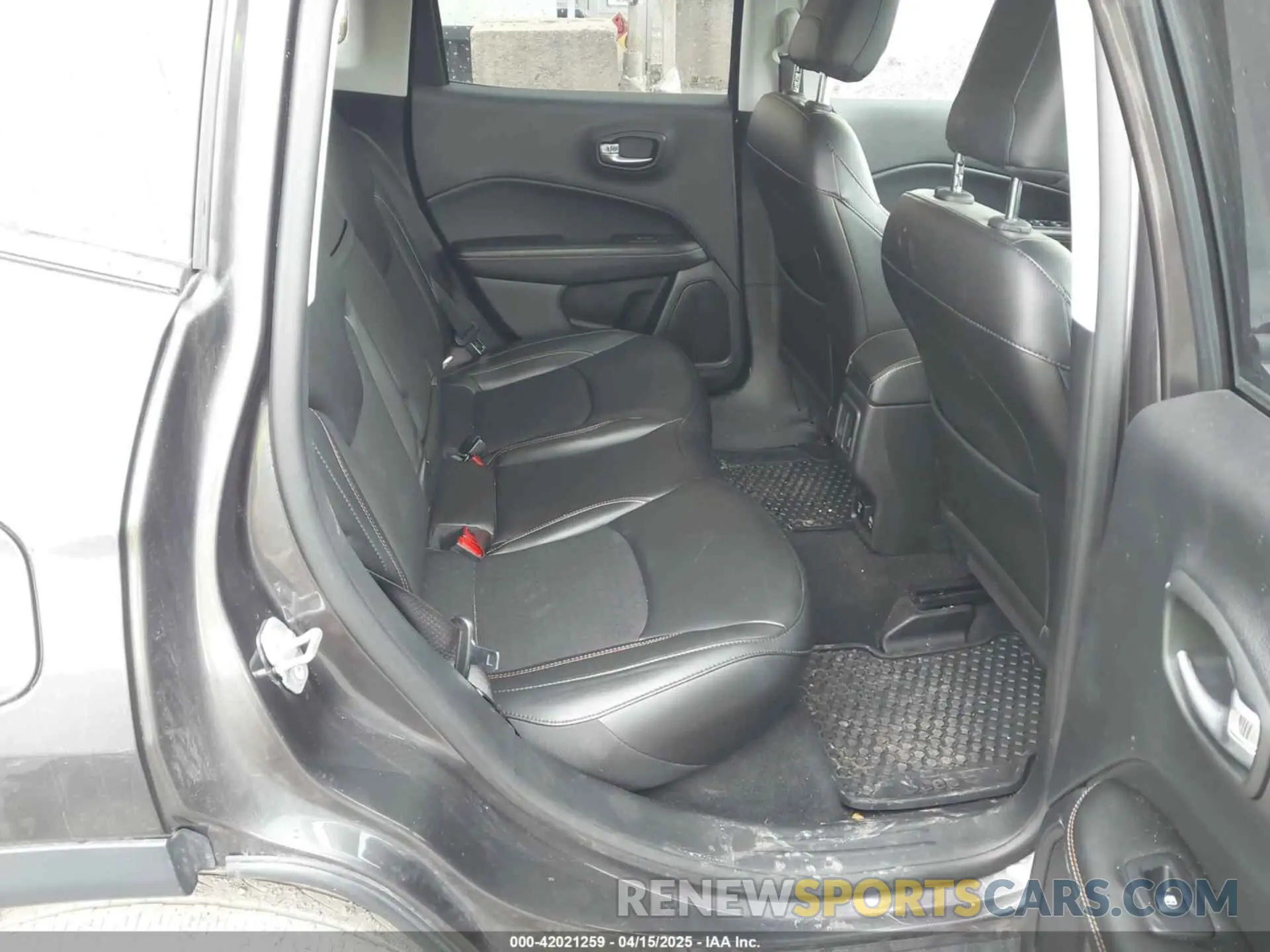 8 Photograph of a damaged car 3C4NJDBB6KT682719 JEEP COMPASS 2019