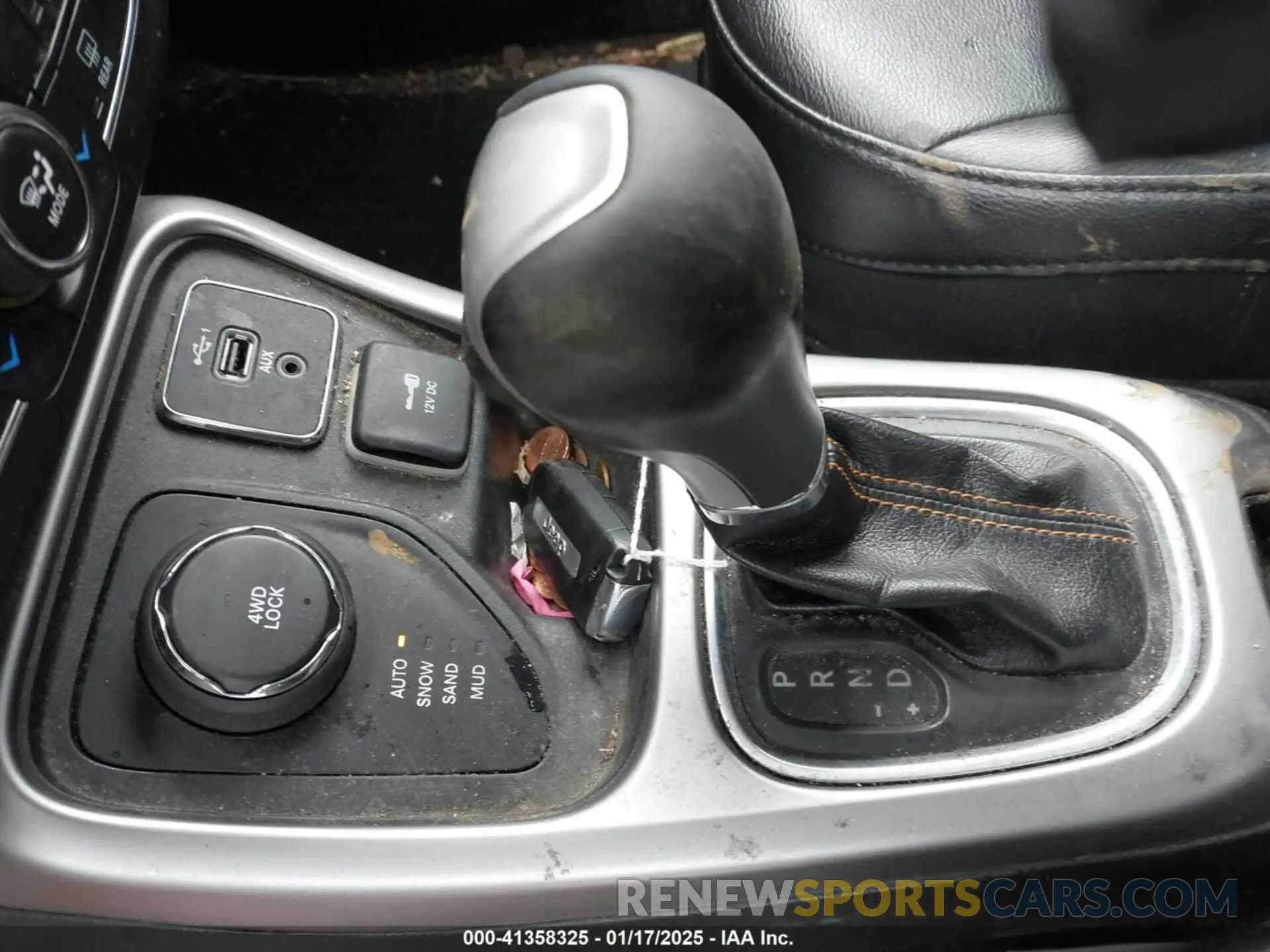 11 Photograph of a damaged car 3C4NJDBB6KT683627 JEEP COMPASS 2019