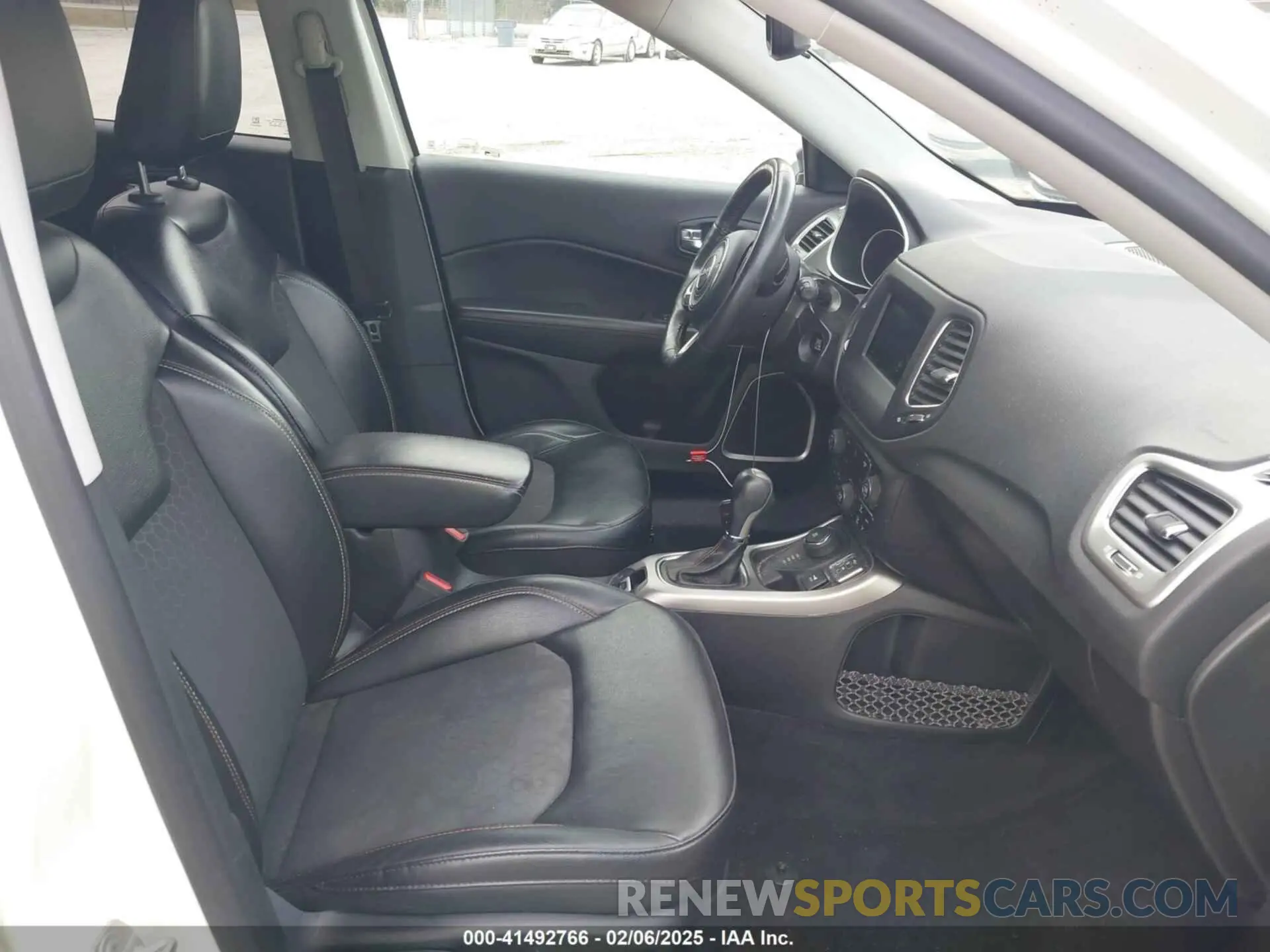 5 Photograph of a damaged car 3C4NJDBB7KT599834 JEEP COMPASS 2019