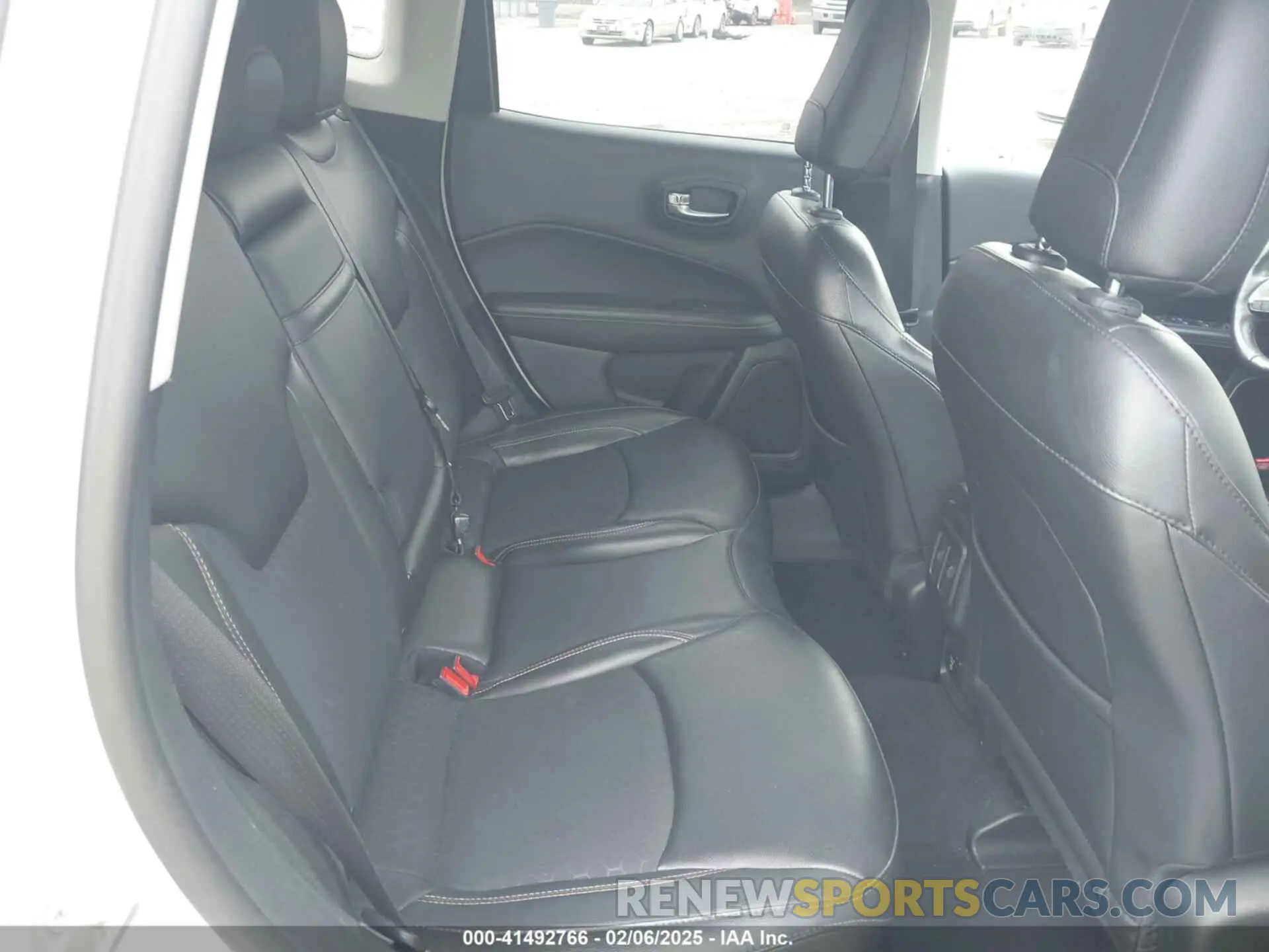 8 Photograph of a damaged car 3C4NJDBB7KT599834 JEEP COMPASS 2019