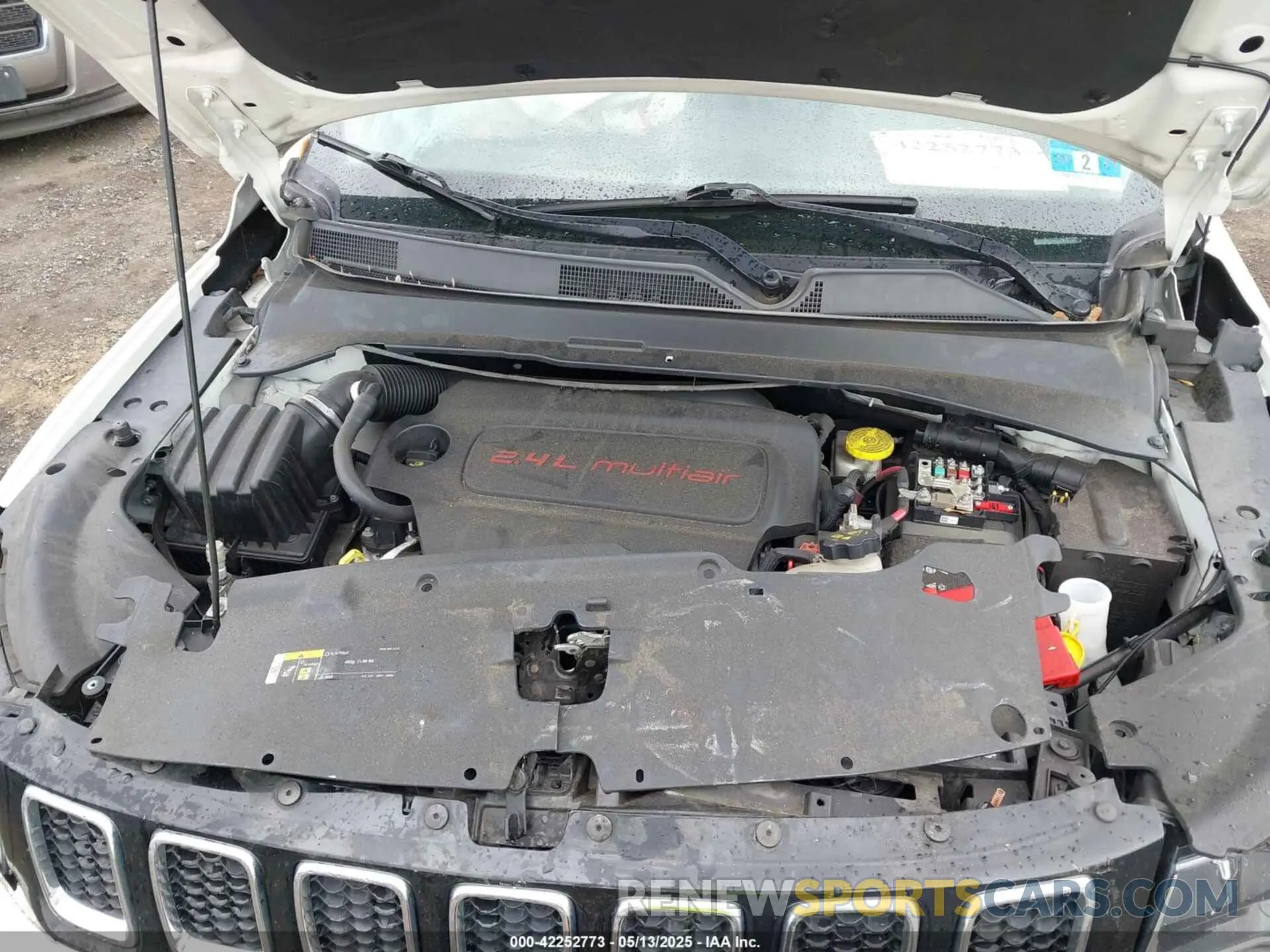 10 Photograph of a damaged car 3C4NJDBB7KT689257 JEEP COMPASS 2019