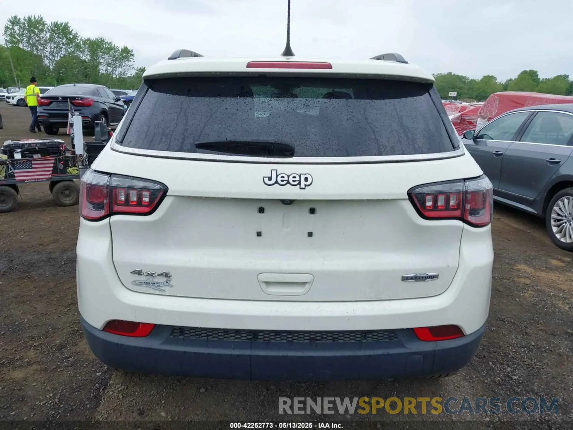 16 Photograph of a damaged car 3C4NJDBB7KT689257 JEEP COMPASS 2019