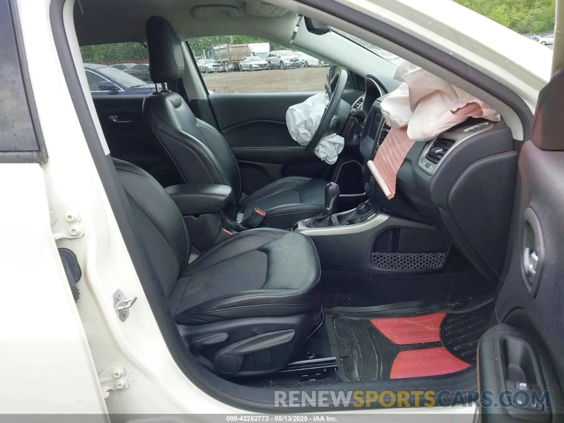 5 Photograph of a damaged car 3C4NJDBB7KT689257 JEEP COMPASS 2019