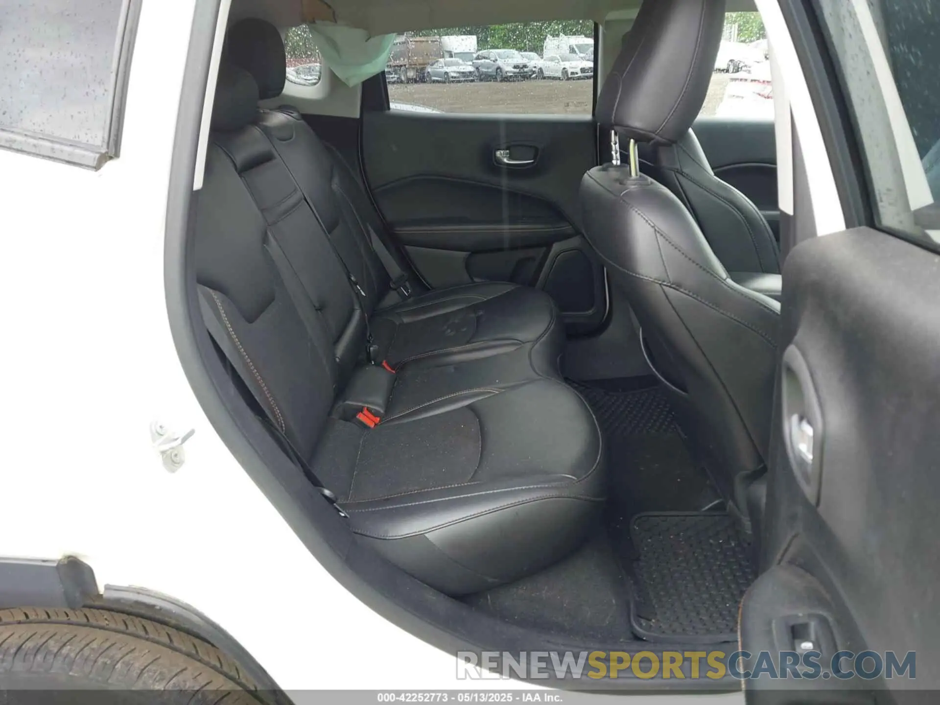 8 Photograph of a damaged car 3C4NJDBB7KT689257 JEEP COMPASS 2019