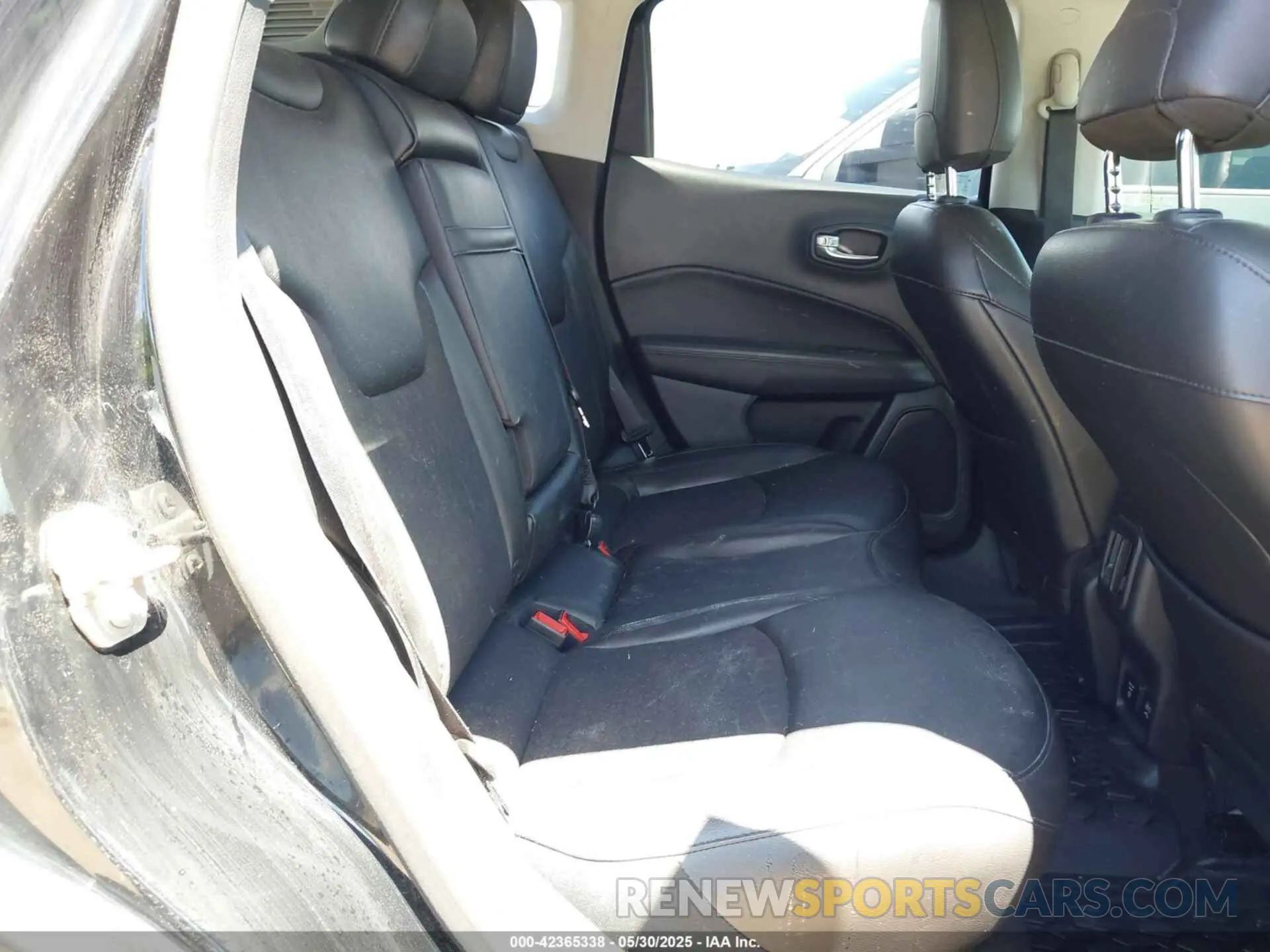 8 Photograph of a damaged car 3C4NJDBB7KT723889 JEEP COMPASS 2019