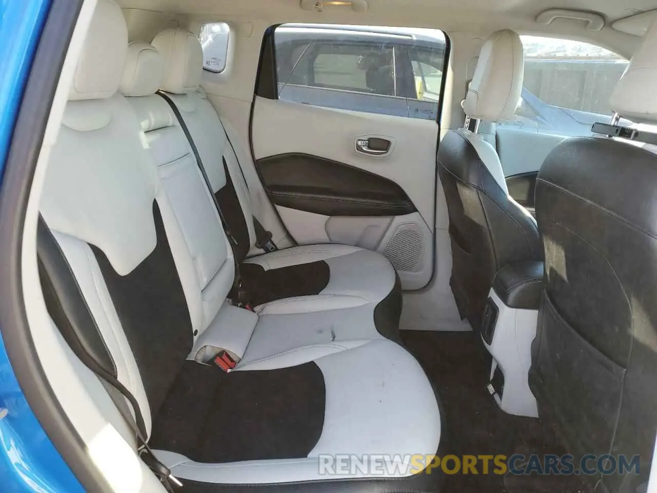 11 Photograph of a damaged car 3C4NJDBB8KT629097 JEEP COMPASS 2019