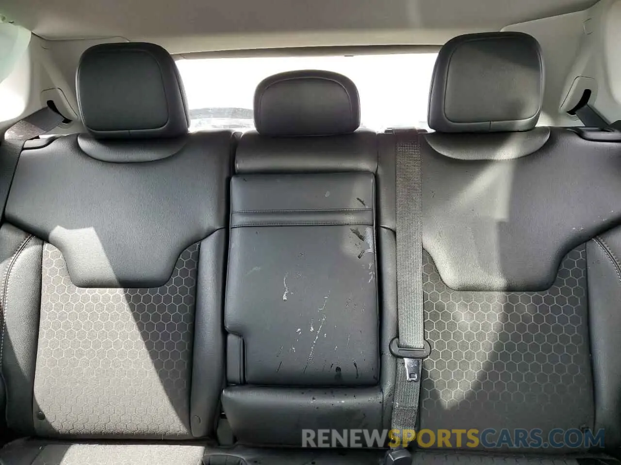 10 Photograph of a damaged car 3C4NJDBB8KT630248 JEEP COMPASS 2019