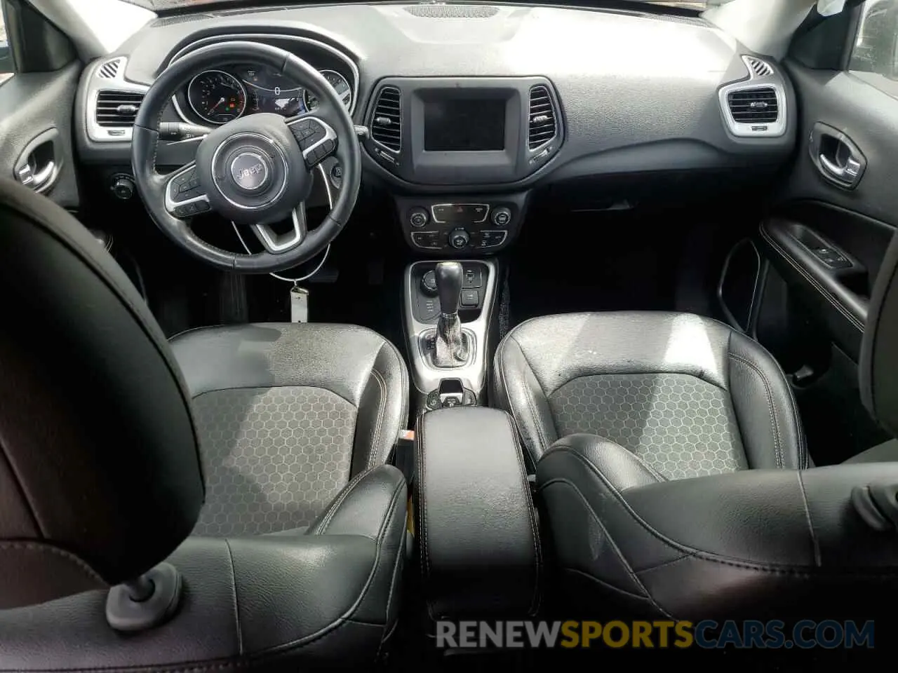8 Photograph of a damaged car 3C4NJDBB8KT630248 JEEP COMPASS 2019