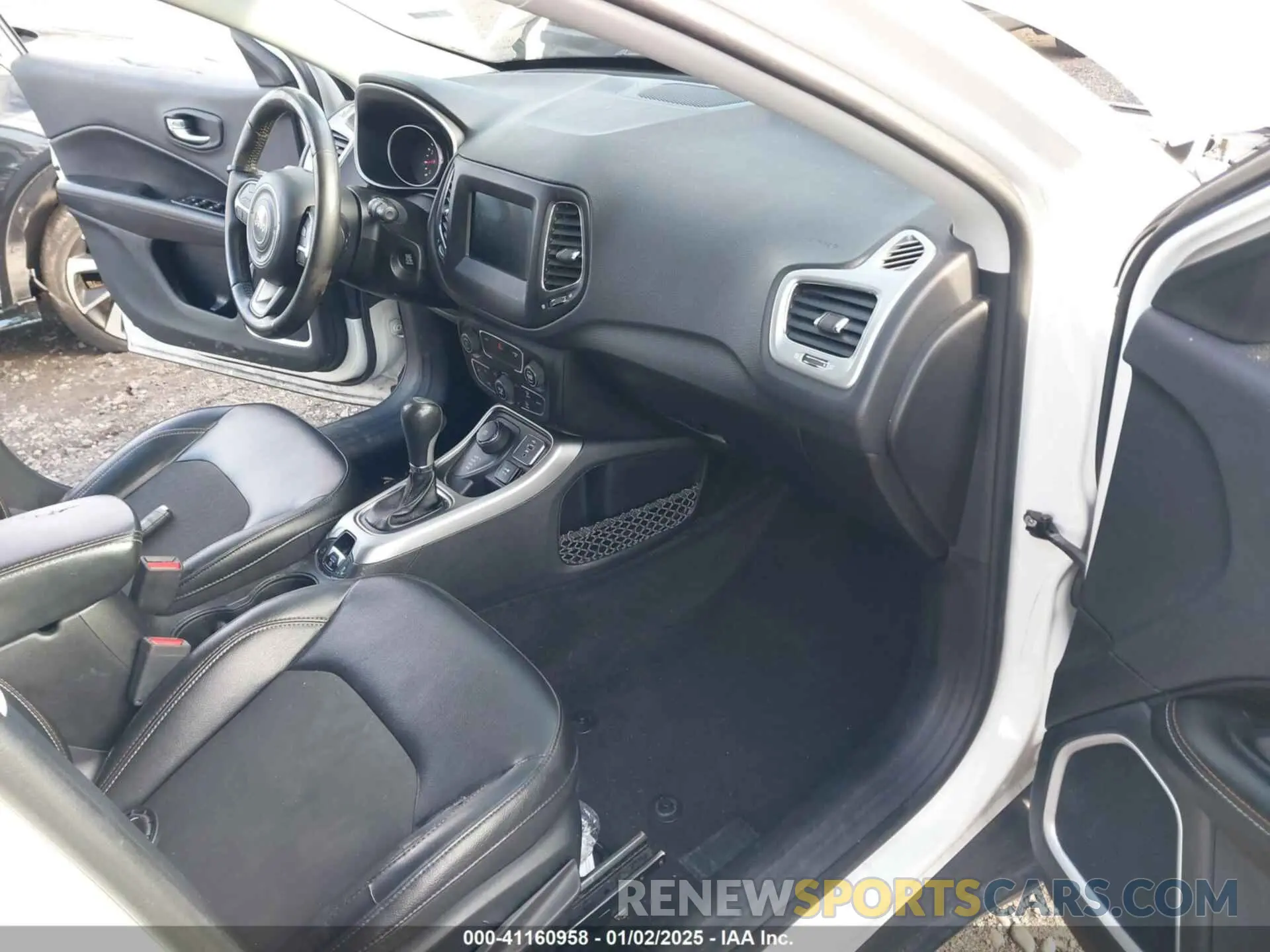 5 Photograph of a damaged car 3C4NJDBB8KT742273 JEEP COMPASS 2019