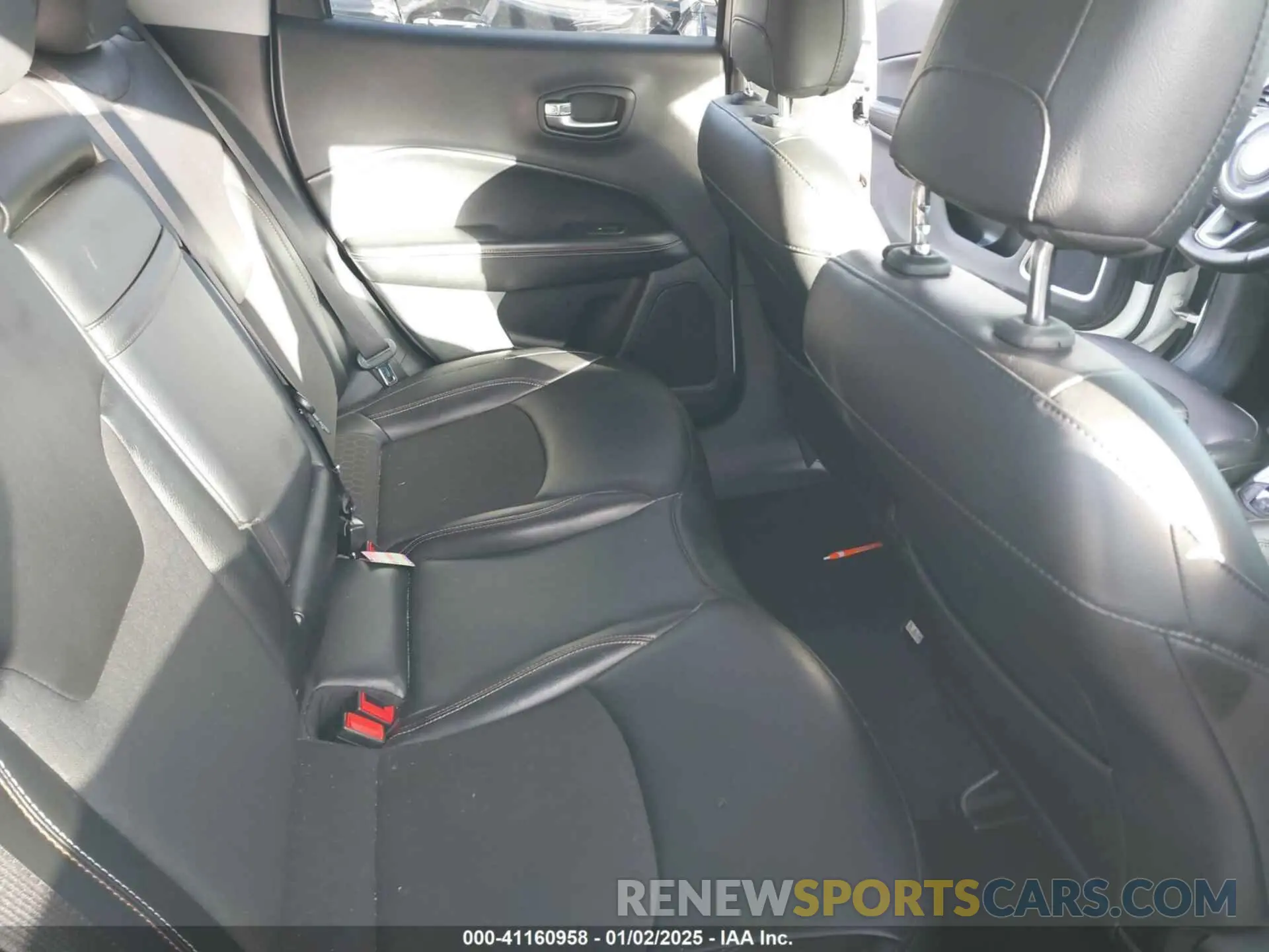 8 Photograph of a damaged car 3C4NJDBB8KT742273 JEEP COMPASS 2019