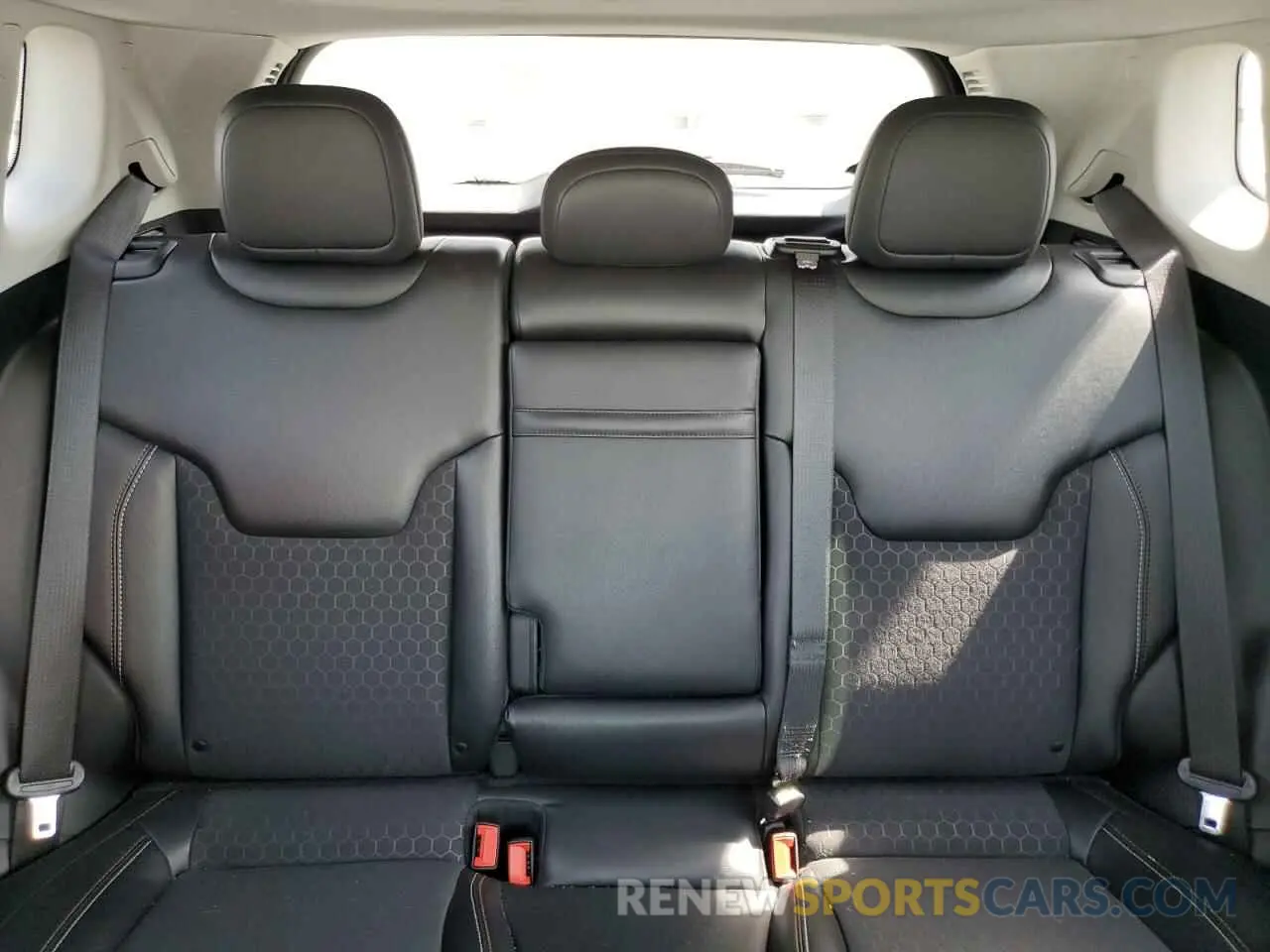 10 Photograph of a damaged car 3C4NJDBB9KT646152 JEEP COMPASS 2019