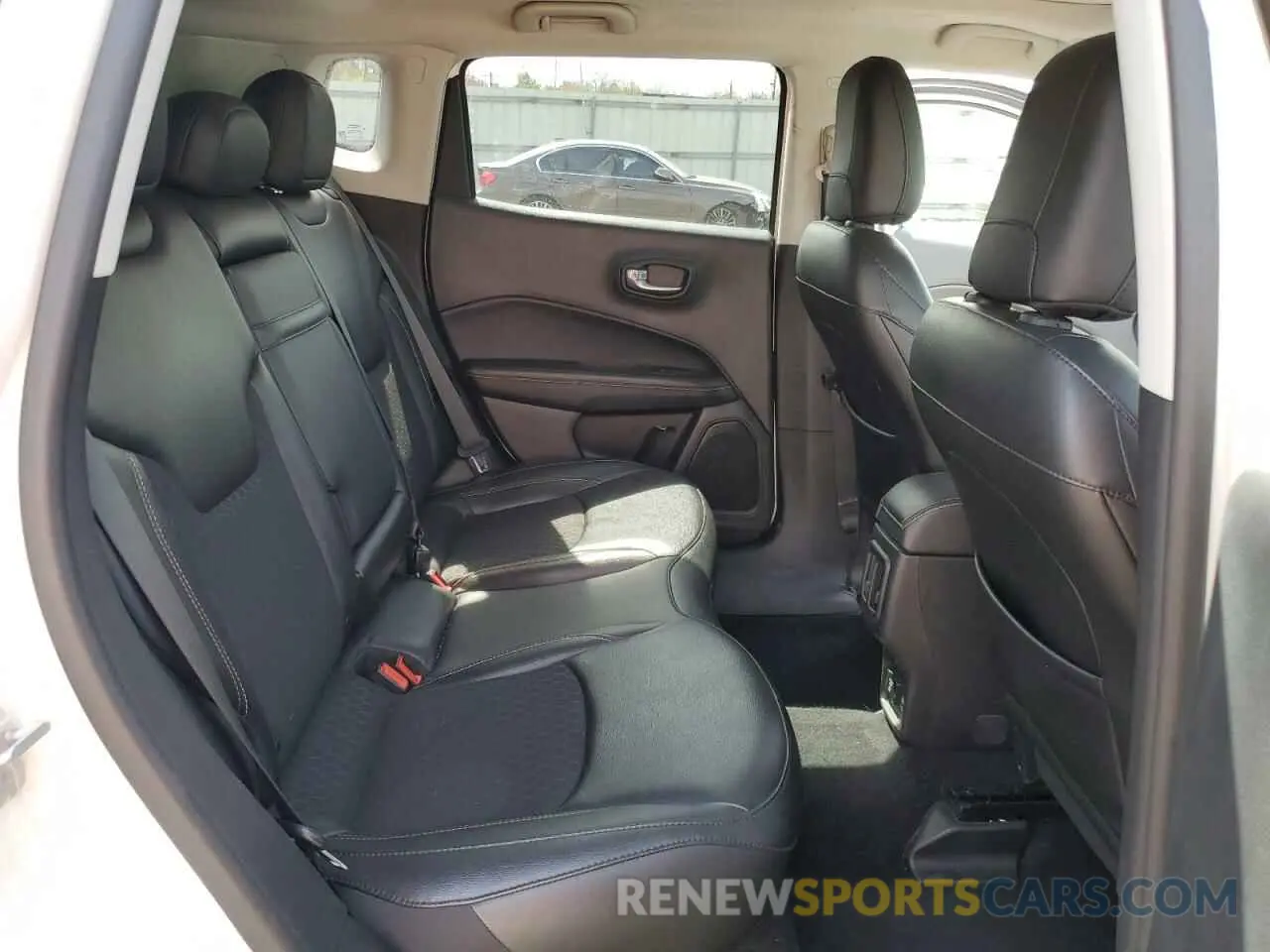 11 Photograph of a damaged car 3C4NJDBB9KT646152 JEEP COMPASS 2019