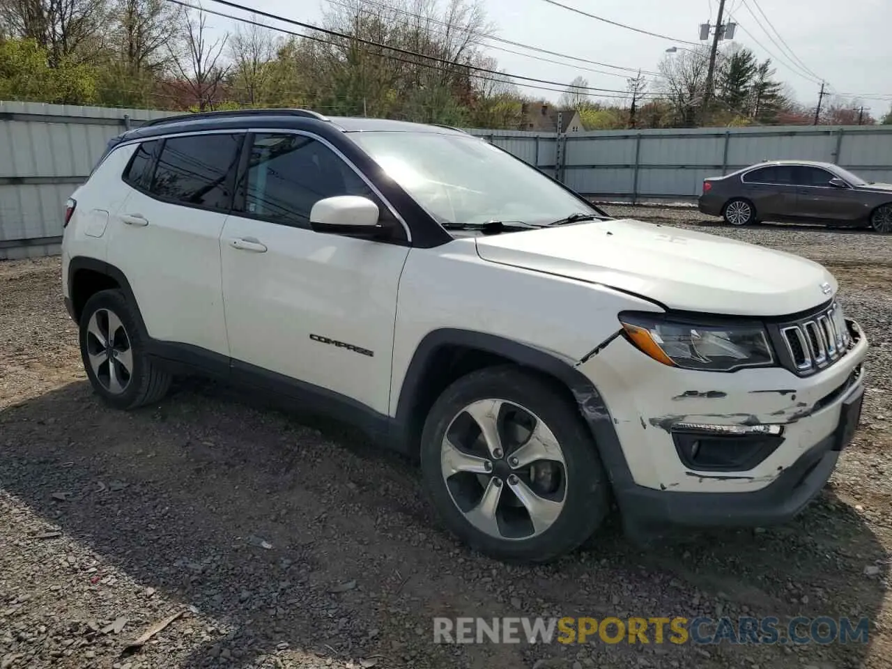 4 Photograph of a damaged car 3C4NJDBB9KT646152 JEEP COMPASS 2019