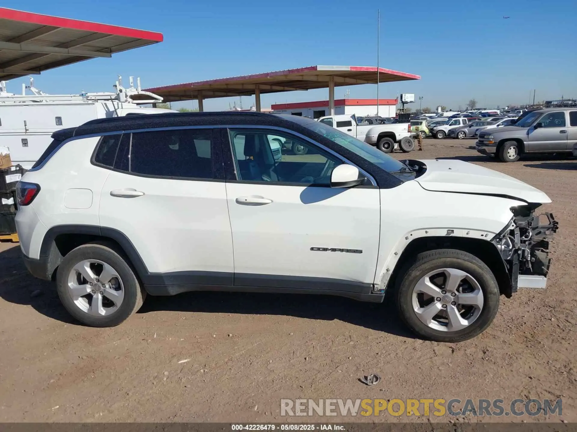 14 Photograph of a damaged car 3C4NJDBBXKT682870 JEEP COMPASS 2019