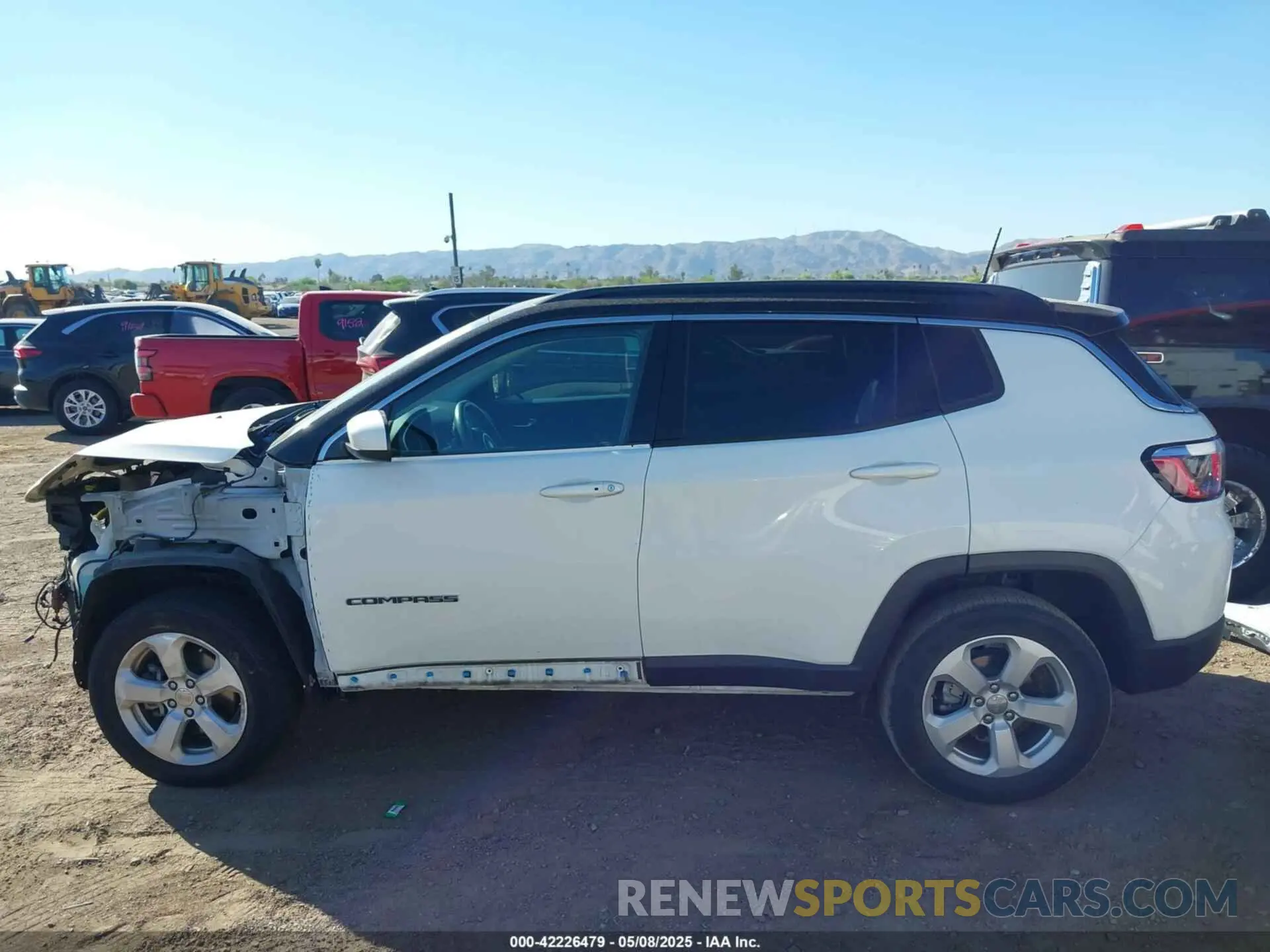 15 Photograph of a damaged car 3C4NJDBBXKT682870 JEEP COMPASS 2019