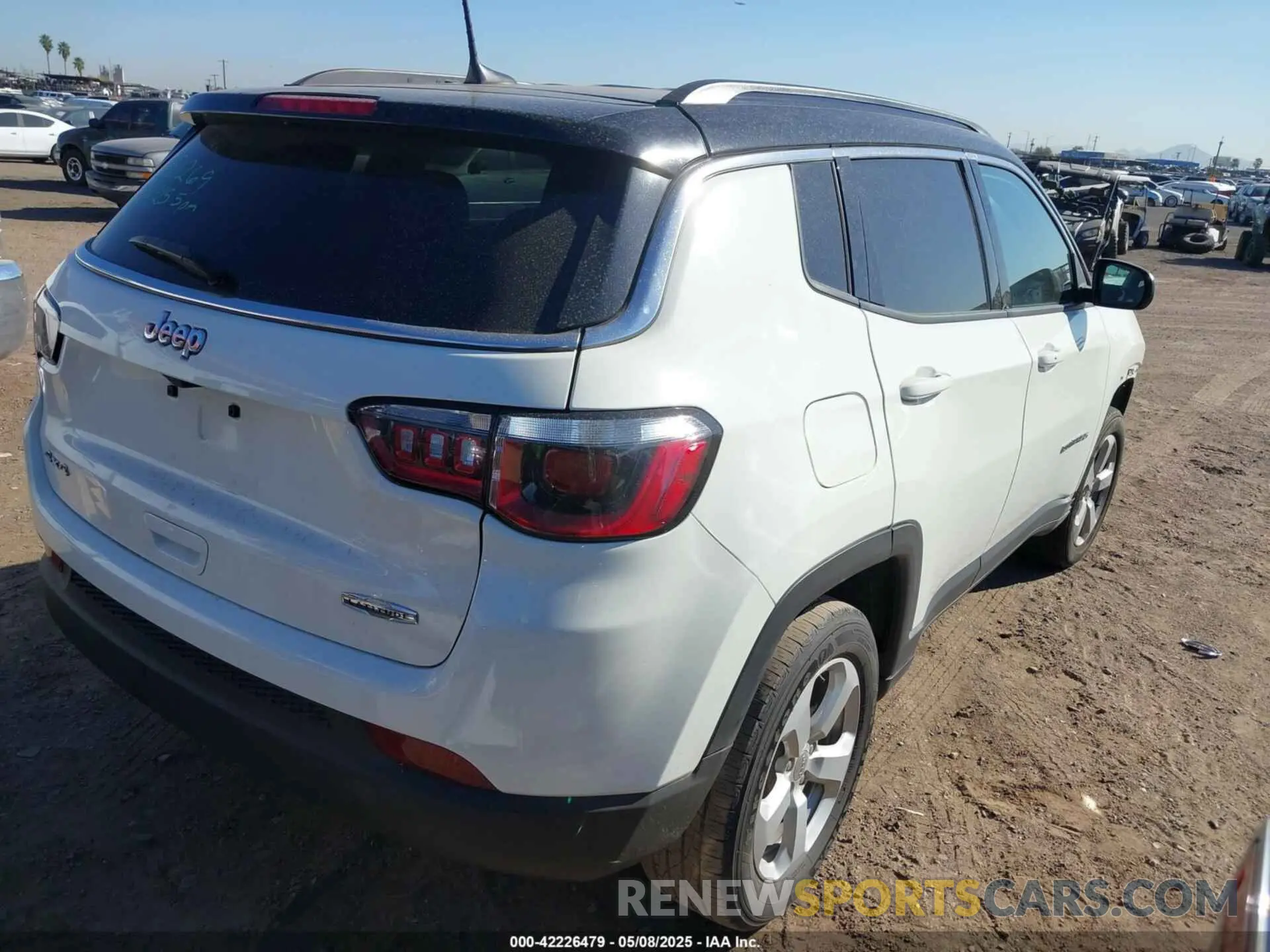 4 Photograph of a damaged car 3C4NJDBBXKT682870 JEEP COMPASS 2019
