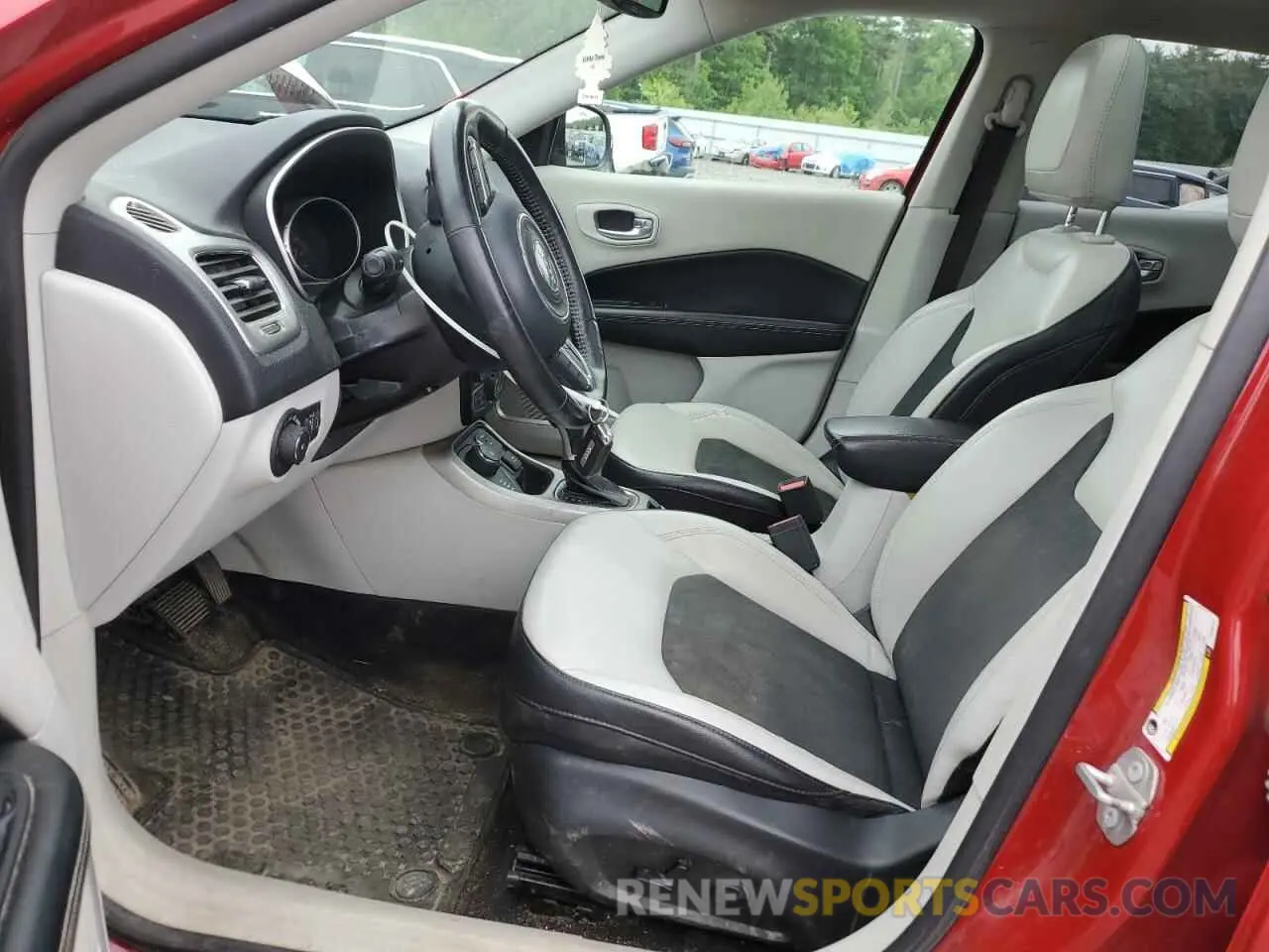 7 Photograph of a damaged car 3C4NJDBBXKT690743 JEEP COMPASS 2019