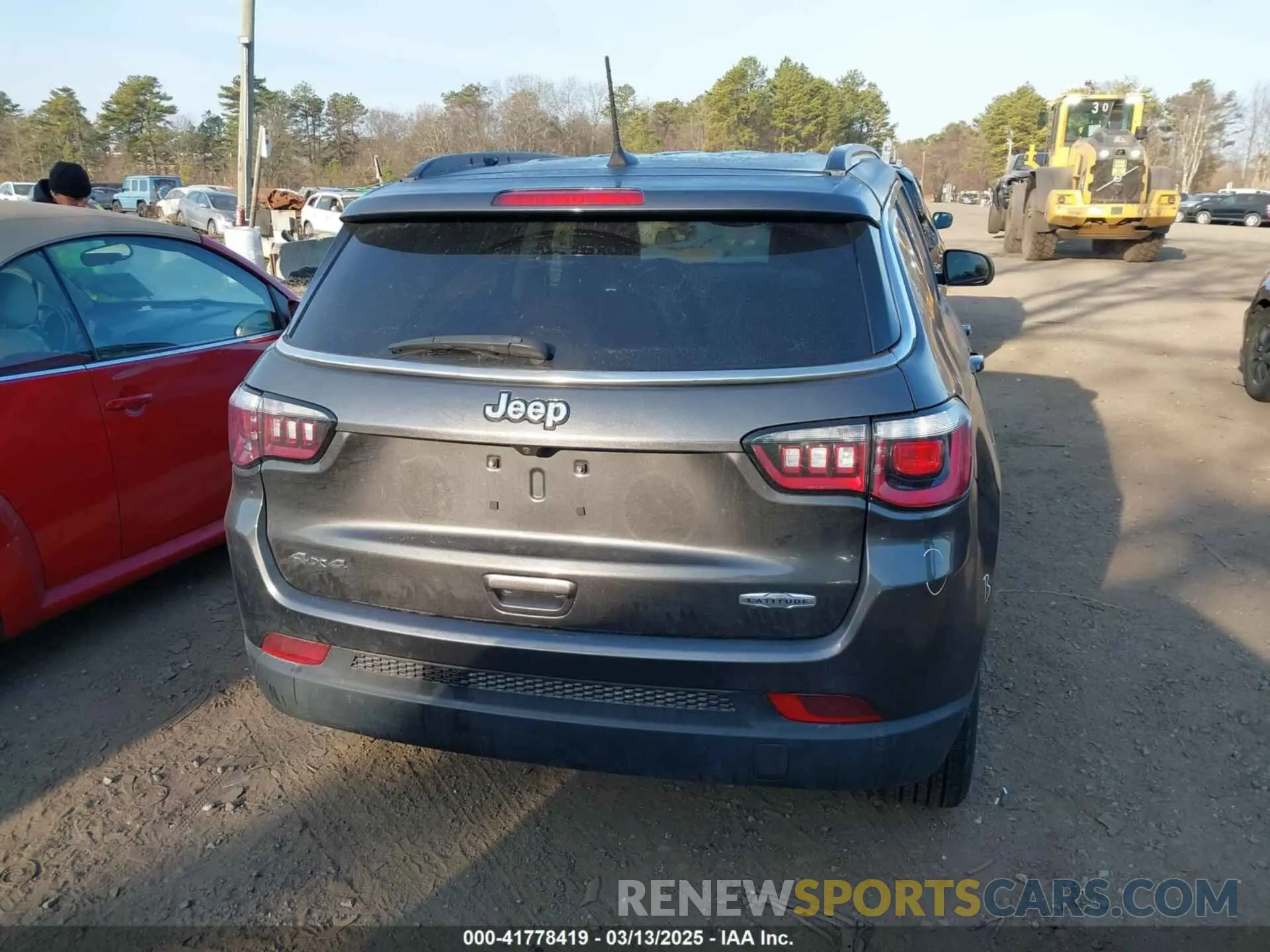 16 Photograph of a damaged car 3C4NJDBBXKT767613 JEEP COMPASS 2019