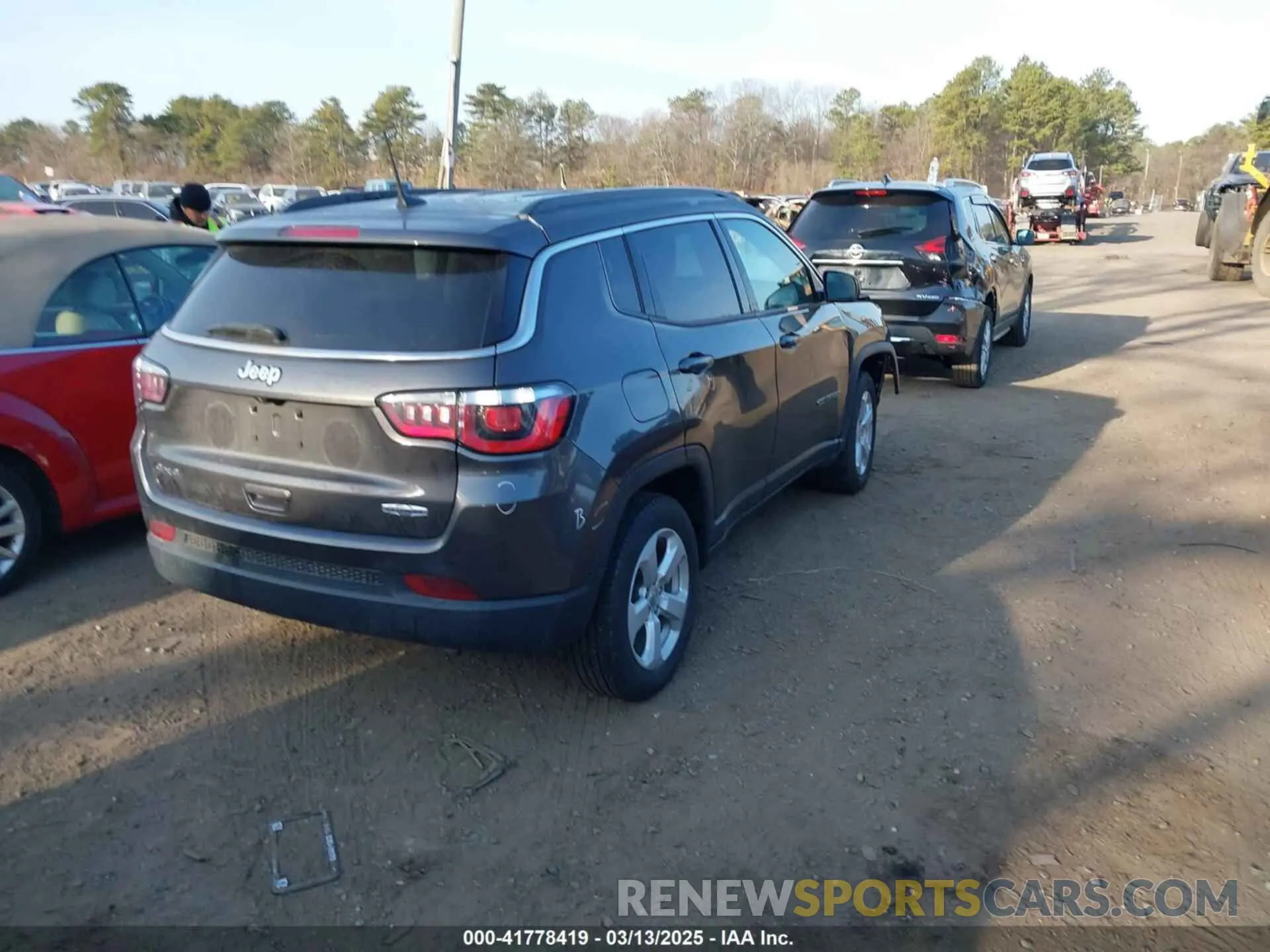 4 Photograph of a damaged car 3C4NJDBBXKT767613 JEEP COMPASS 2019