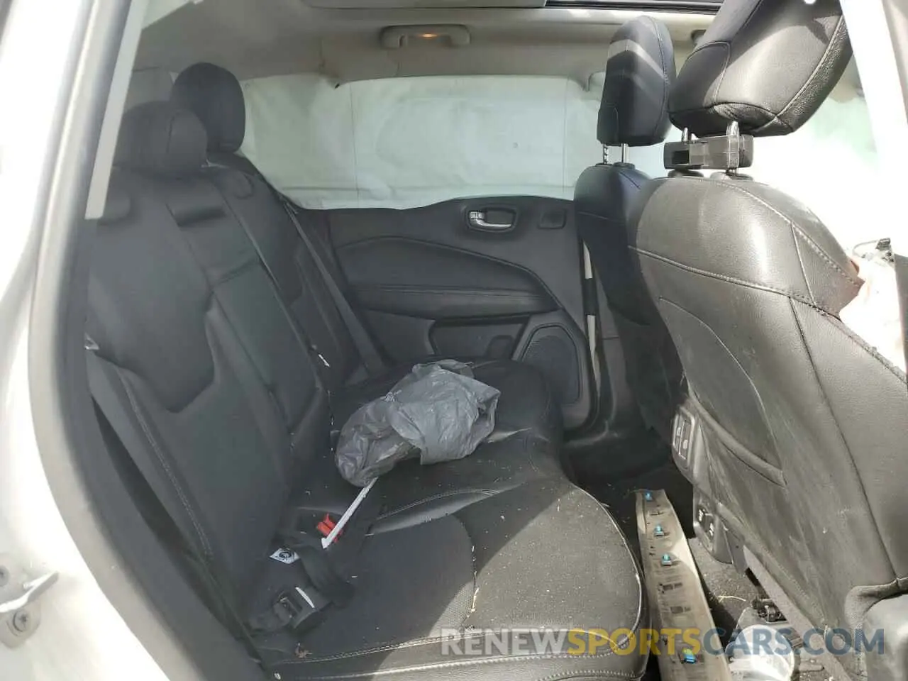 10 Photograph of a damaged car 3C4NJDCB0KT672721 JEEP COMPASS 2019